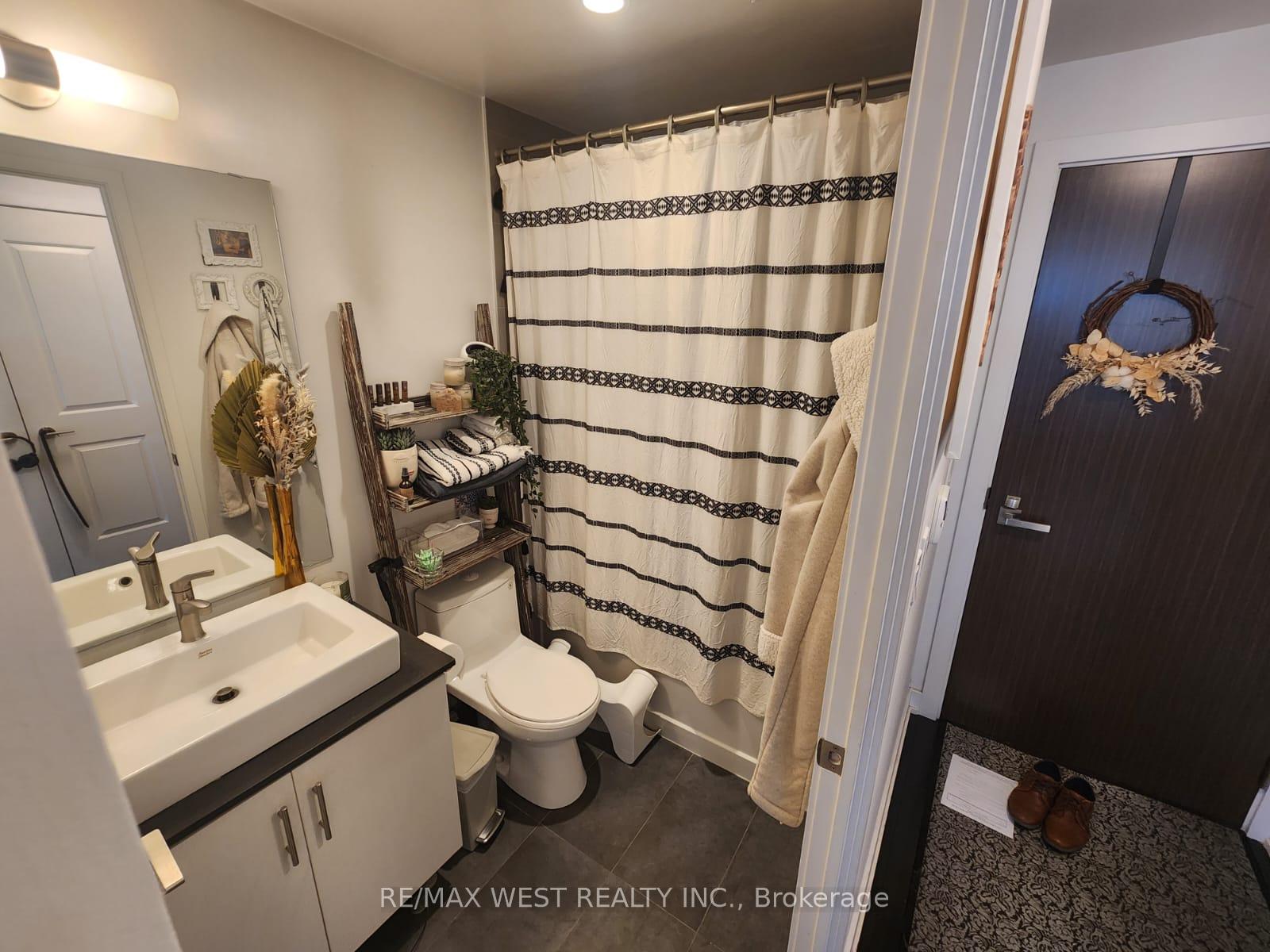 Photo 8 of Unit 1906, 1 The Esplanade Avenue, Toronto, Church-Yonge Corridor — HOMEH
