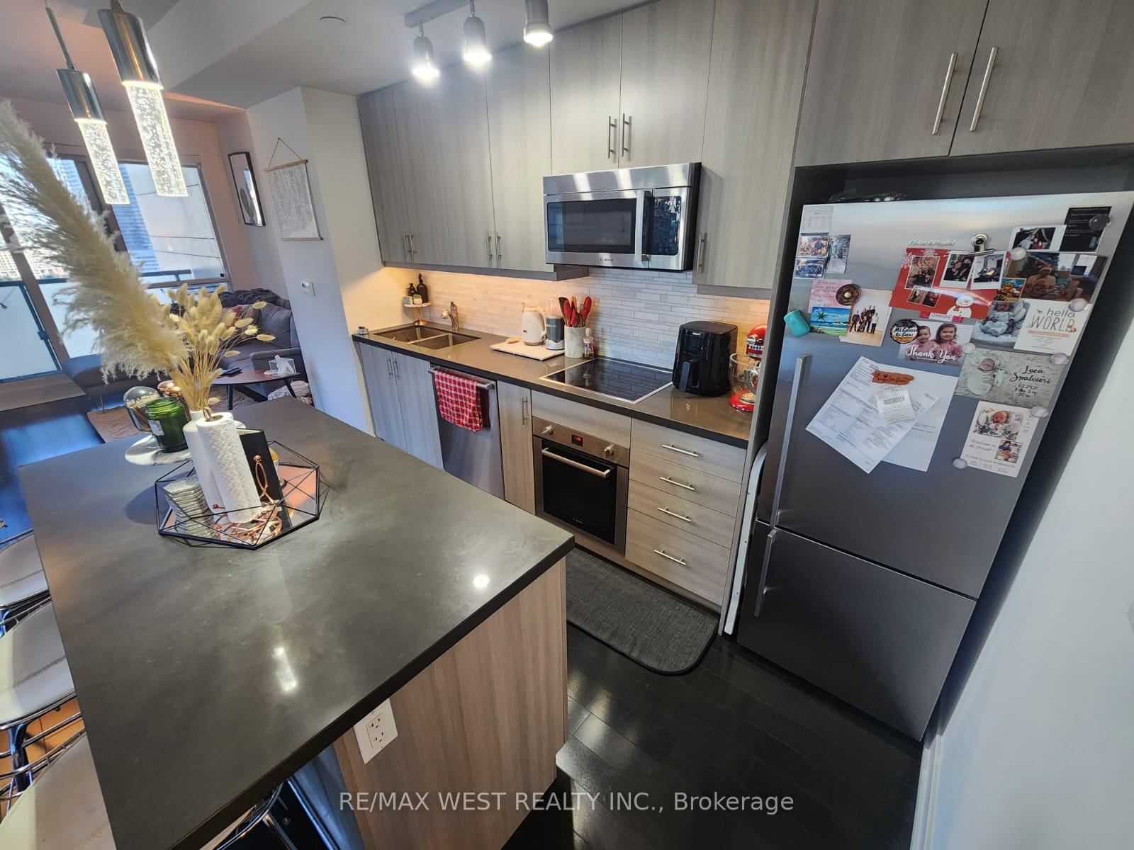 Photo 10 of Unit 1906, 1 The Esplanade Avenue, Toronto, Church-Yonge Corridor — HOMEH