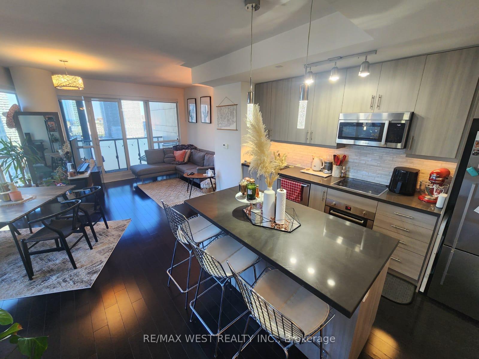 Photo 11 of Unit 1906, 1 The Esplanade Avenue, Toronto, Church-Yonge Corridor — HOMEH