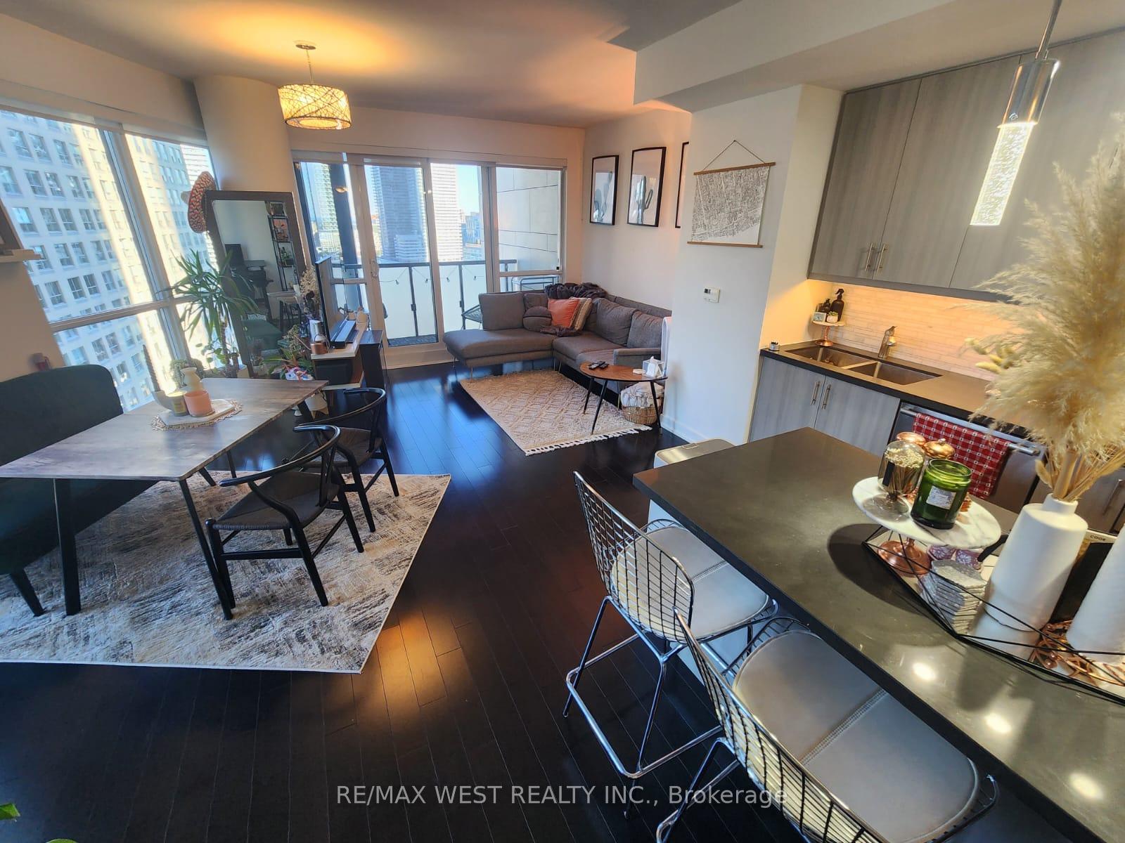 Photo 12 of Unit 1906, 1 The Esplanade Avenue, Toronto, Church-Yonge Corridor — HOMEH