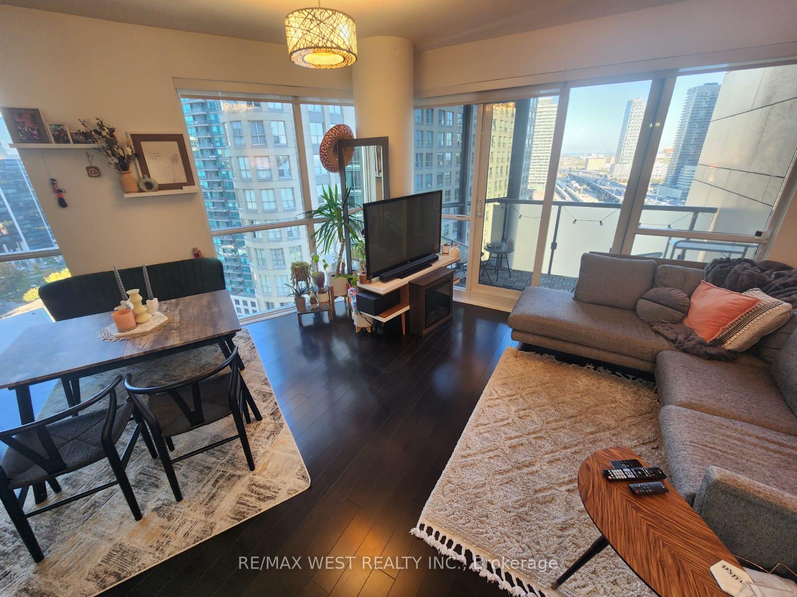 Photo 18 of Unit 1906, 1 The Esplanade Avenue, Toronto, Church-Yonge Corridor — HOMEH