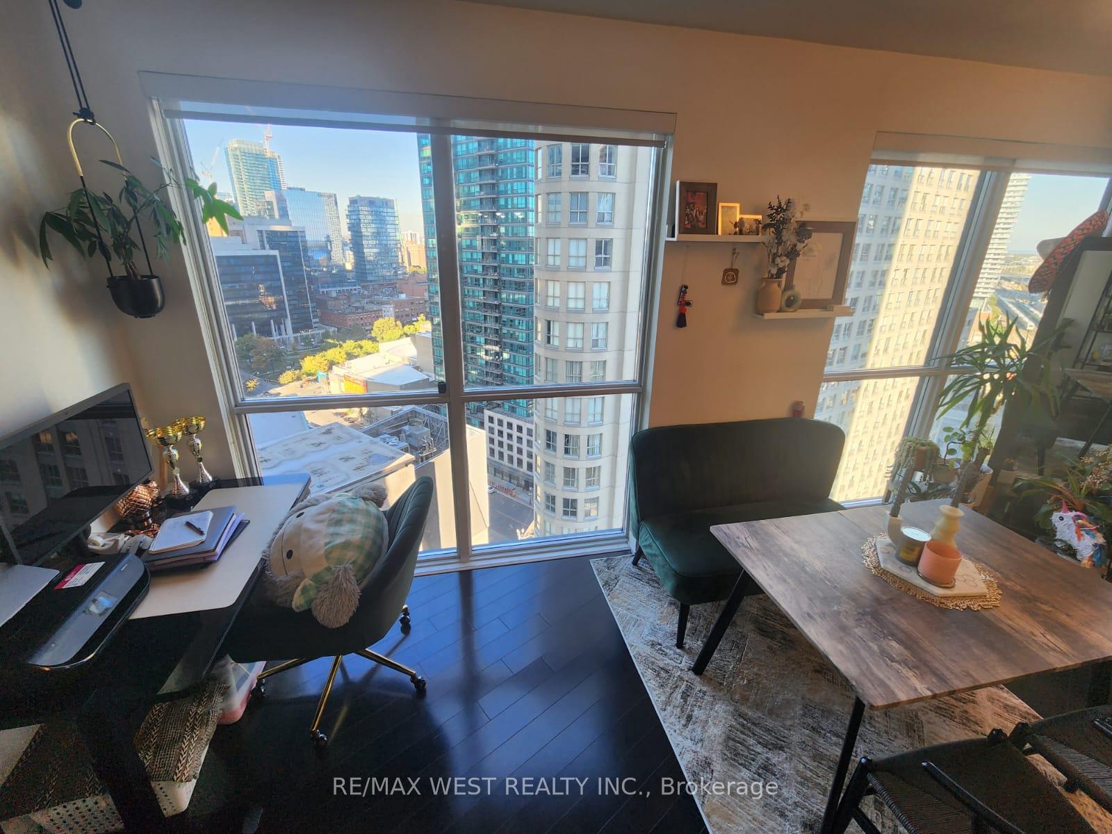Photo 23 of Unit 1906, 1 The Esplanade Avenue, Toronto, Church-Yonge Corridor — HOMEH