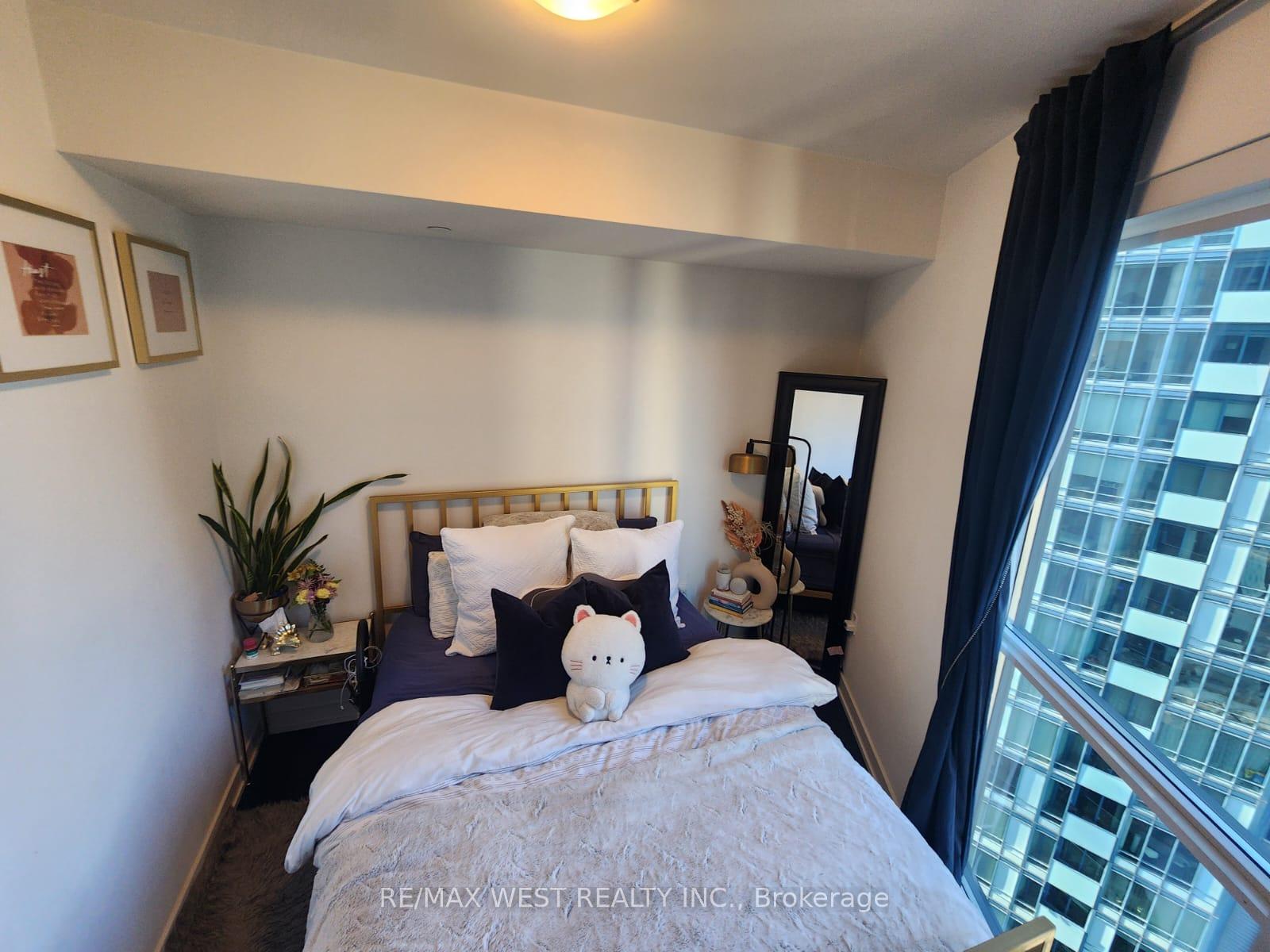 Photo 29 of Unit 1906, 1 The Esplanade Avenue, Toronto, Church-Yonge Corridor — HOMEH