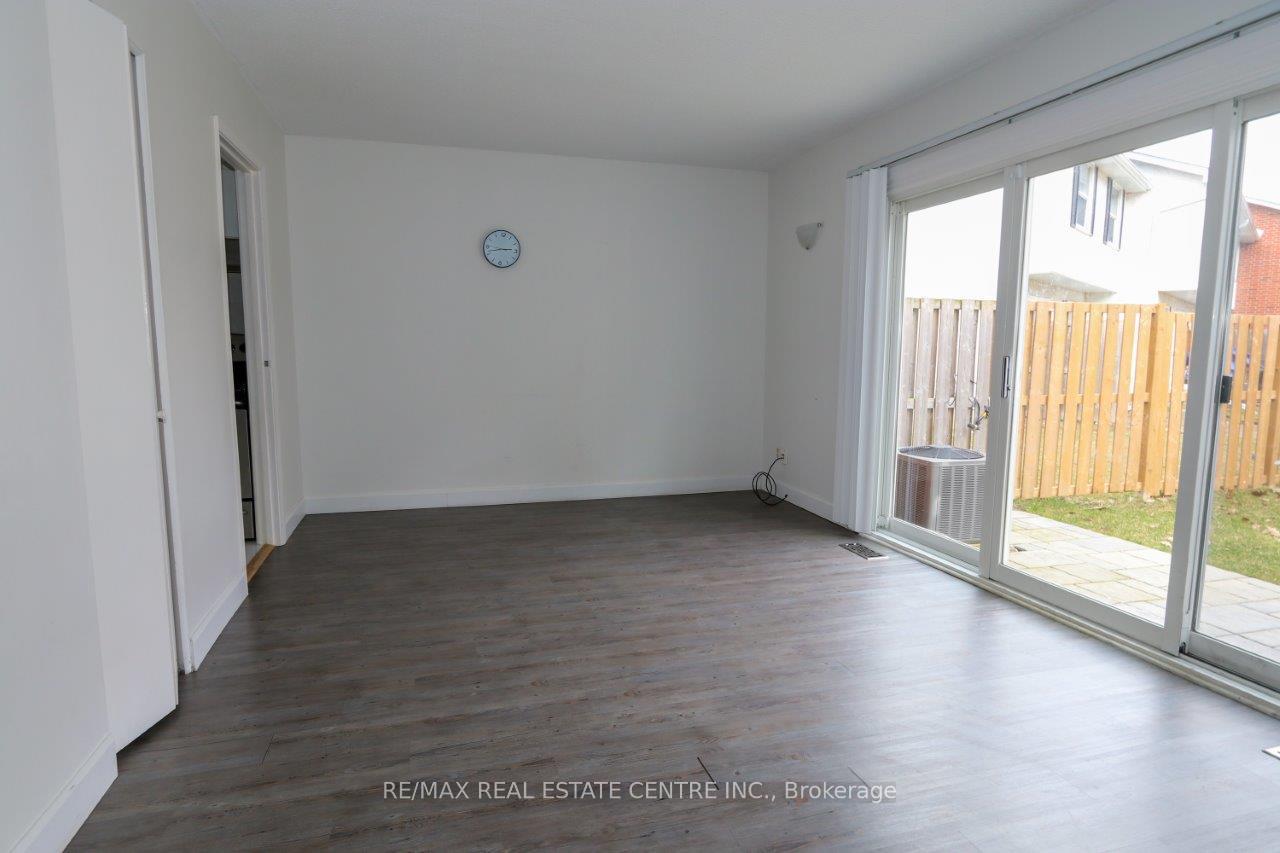 Photo 12 of Unit 1, 411 Keats Way, Waterloo, Beechwood West — HOMEH