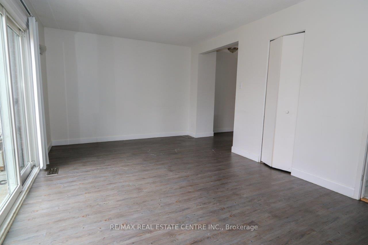 Photo 14 of Unit 1, 411 Keats Way, Waterloo, Beechwood West — HOMEH