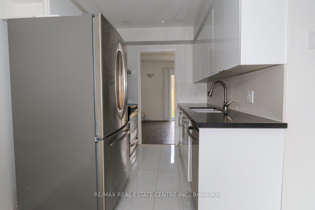 Photo 15 of Unit 1, 411 Keats Way, Waterloo, Beechwood West — HOMEH