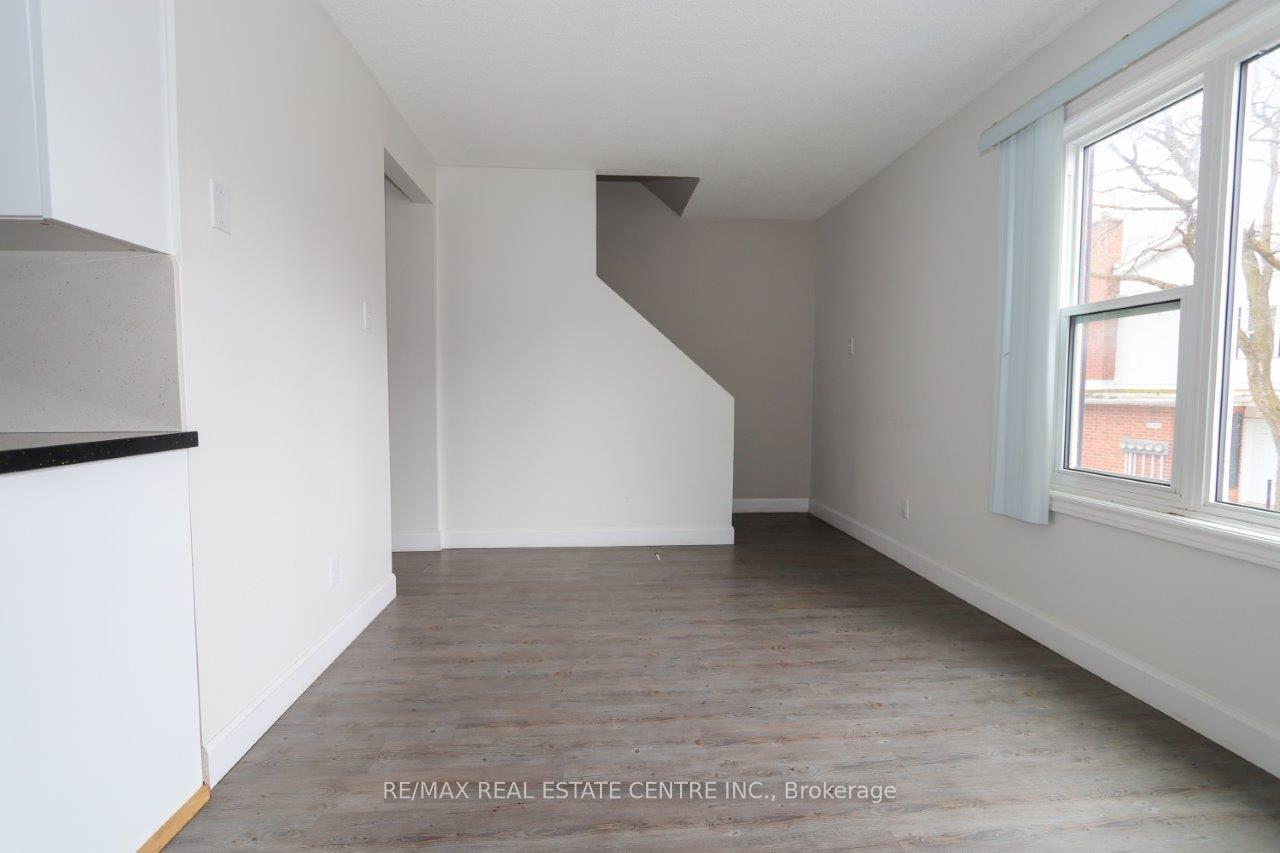 Photo 16 of Unit 1, 411 Keats Way, Waterloo, Beechwood West — HOMEH