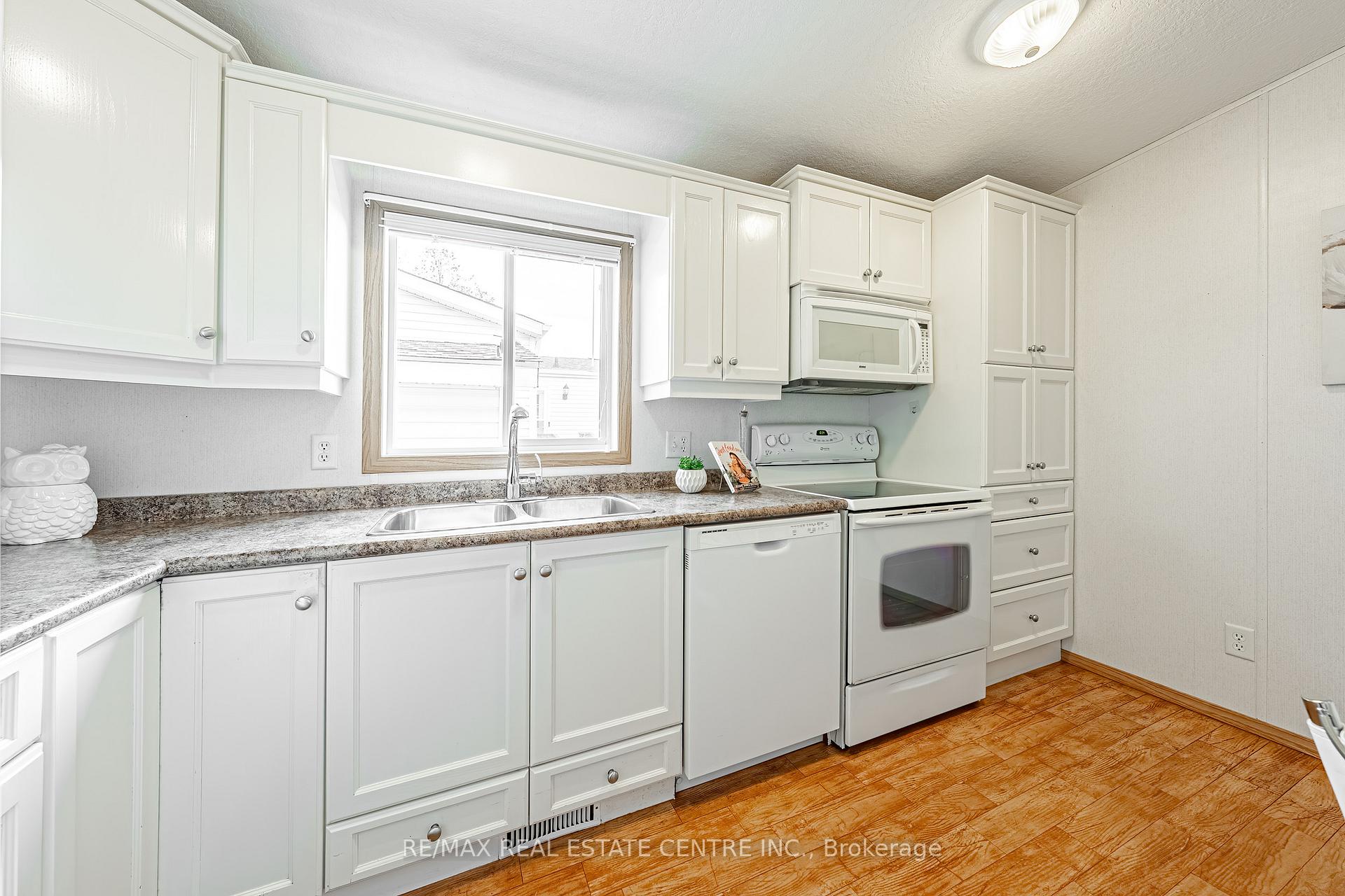 Photo 8 of 33 Water Street, Puslinch, Rural Puslinch East — HOMEH