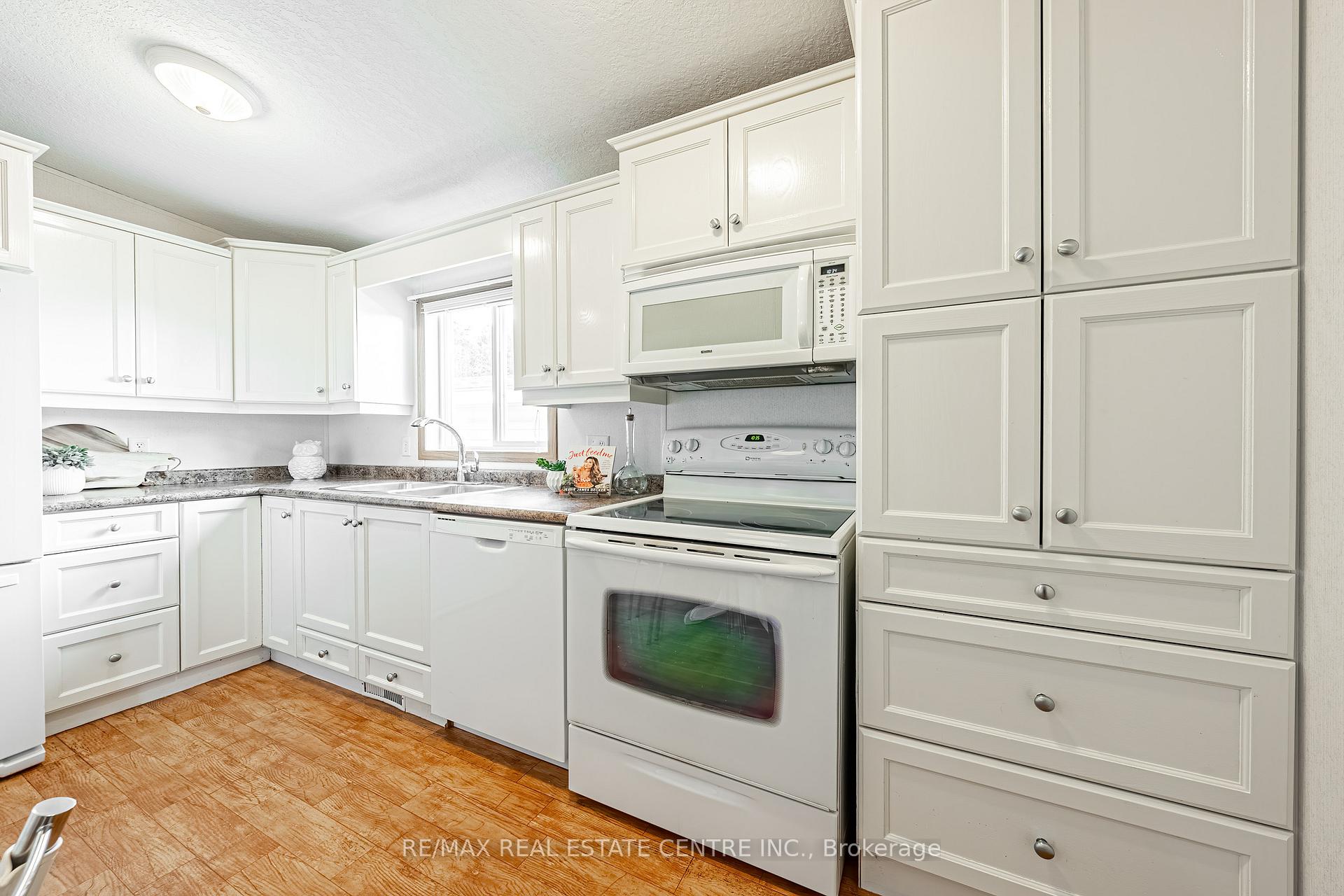 Photo 10 of 33 Water Street, Puslinch, Rural Puslinch East — HOMEH