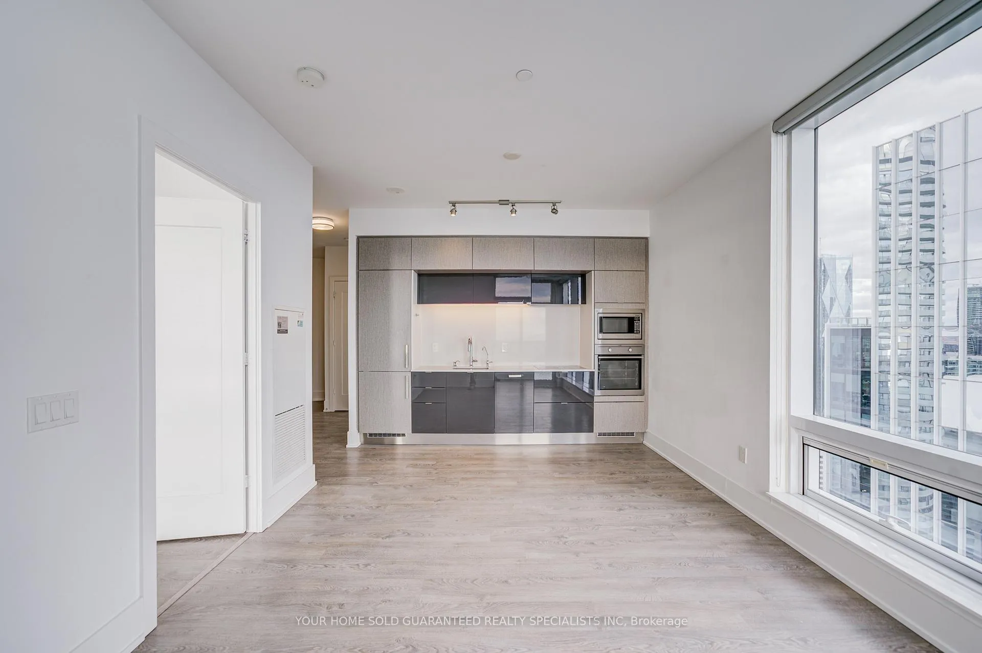 Photo 6 of Unit 4705, 10 York Street, Toronto, Waterfront Communities — HOMEH