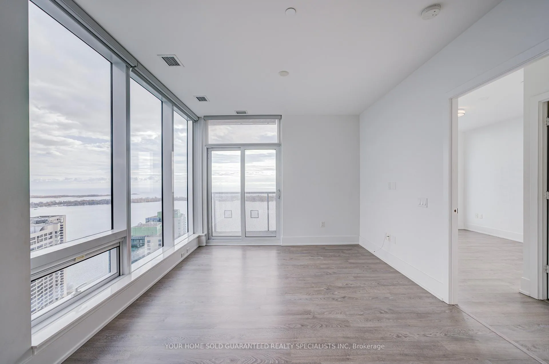 Photo 8 of Unit 4705, 10 York Street, Toronto, Waterfront Communities — HOMEH