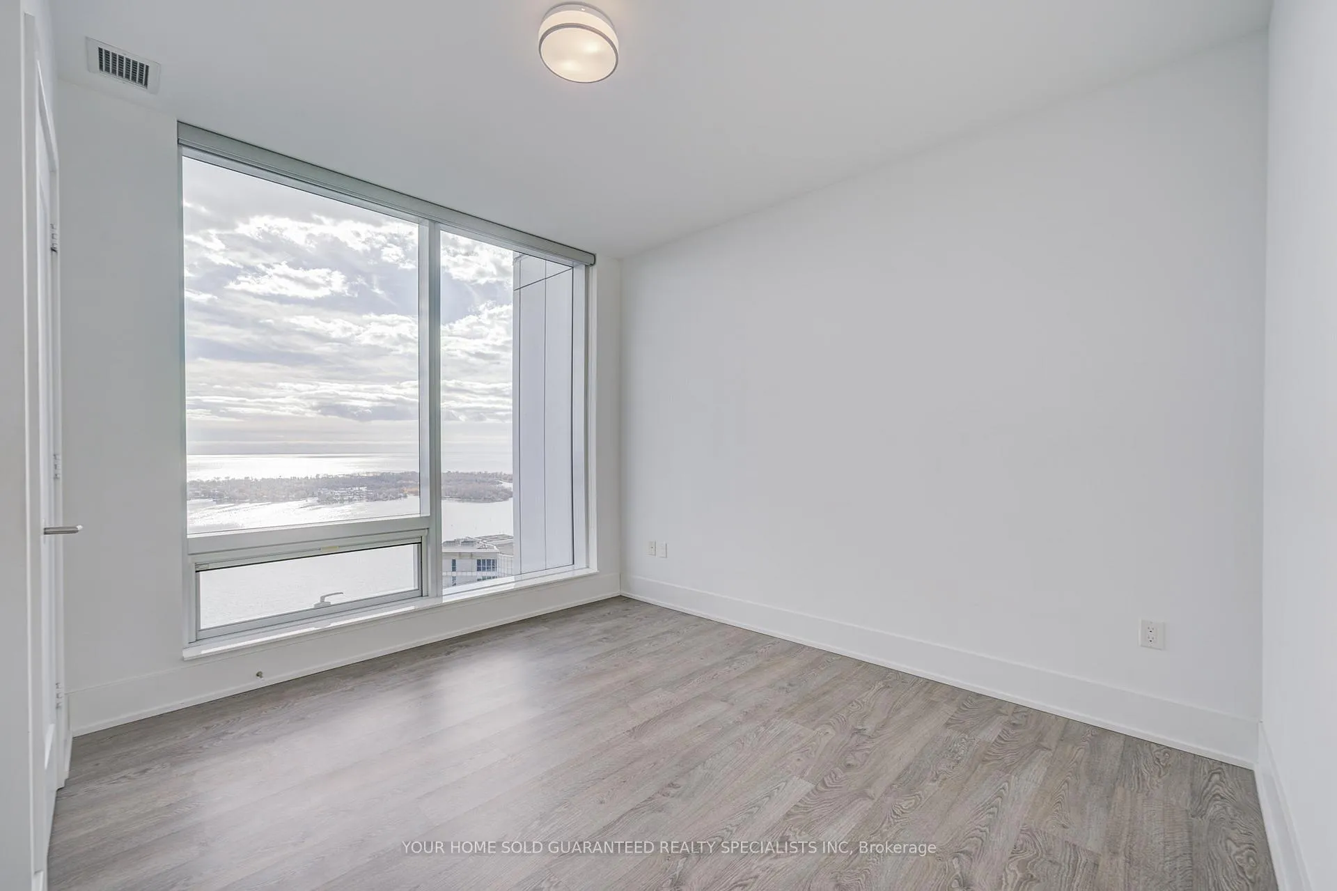 Photo 13 of Unit 4705, 10 York Street, Toronto, Waterfront Communities — HOMEH