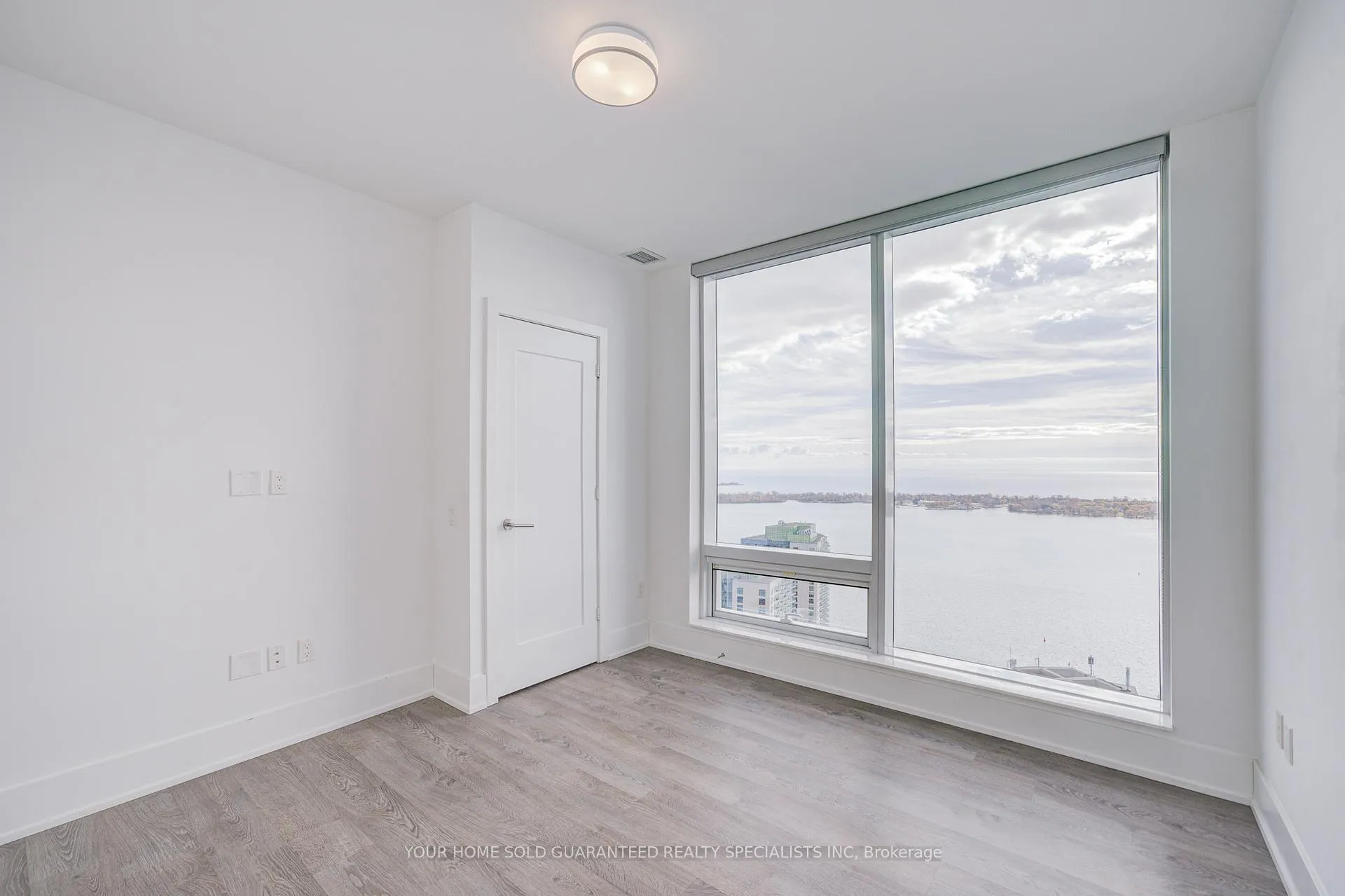 Photo 16 of Unit 4705, 10 York Street, Toronto, Waterfront Communities — HOMEH