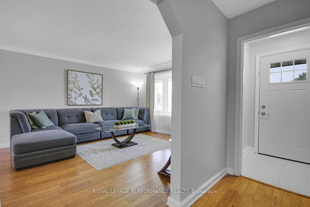 Photo 3 of 6 Twin Terrace, Ottawa, City View/Skyline/Fisher Heights/Parkwood Hills — HOMEH