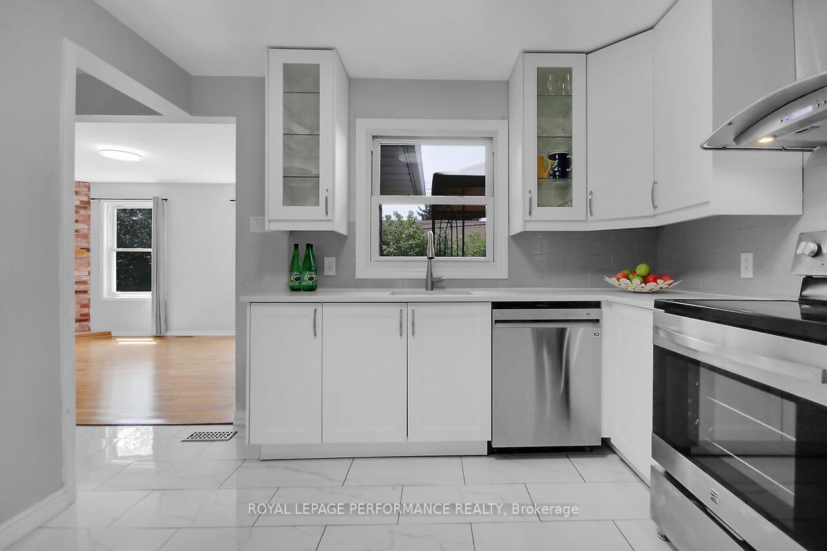 Photo 13 of 6 Twin Terrace, Ottawa, City View/Skyline/Fisher Heights/Parkwood Hills — HOMEH