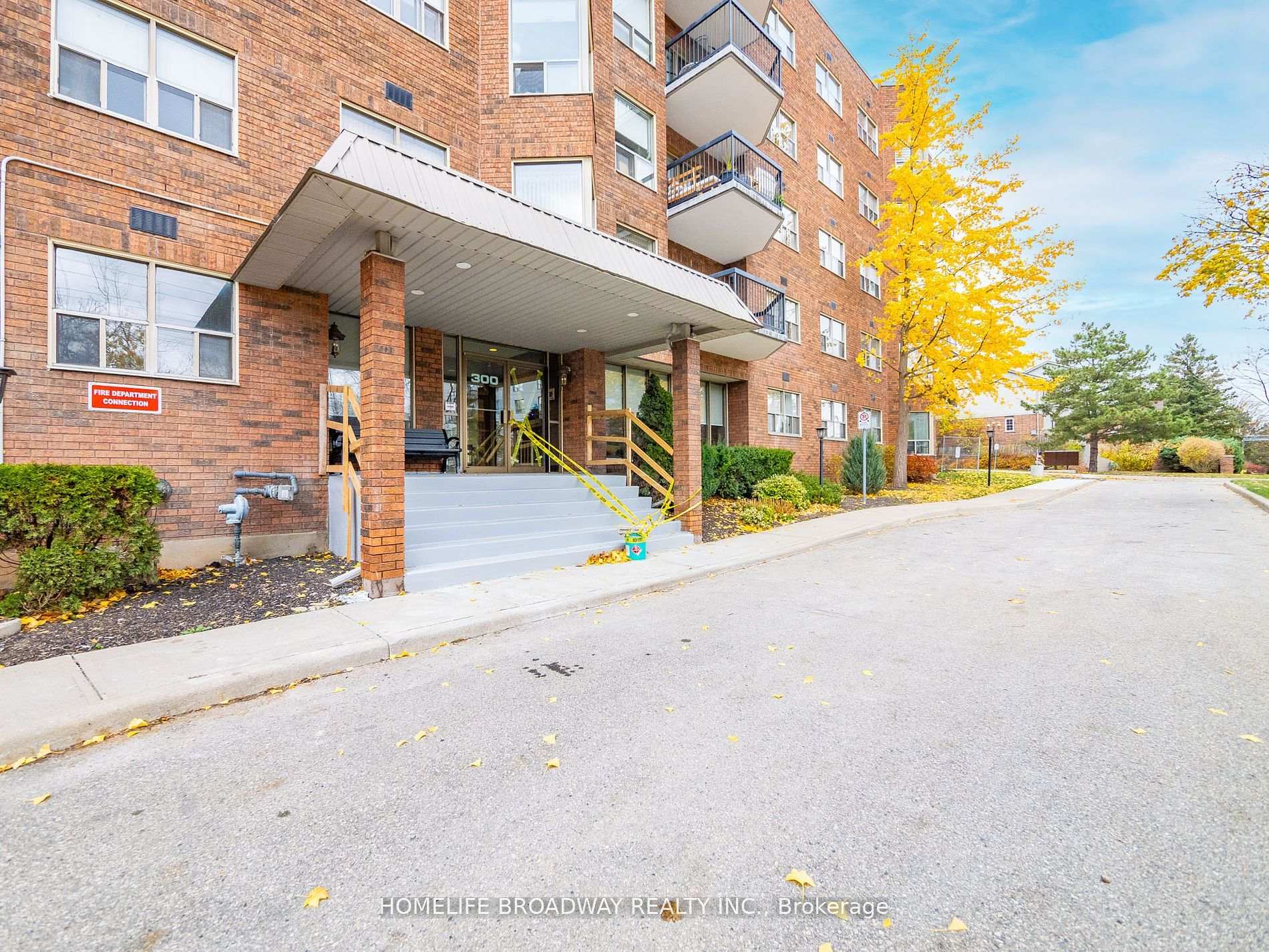 Photo 2 of Unit 104, 300 Keats Way, Waterloo — HOMEH