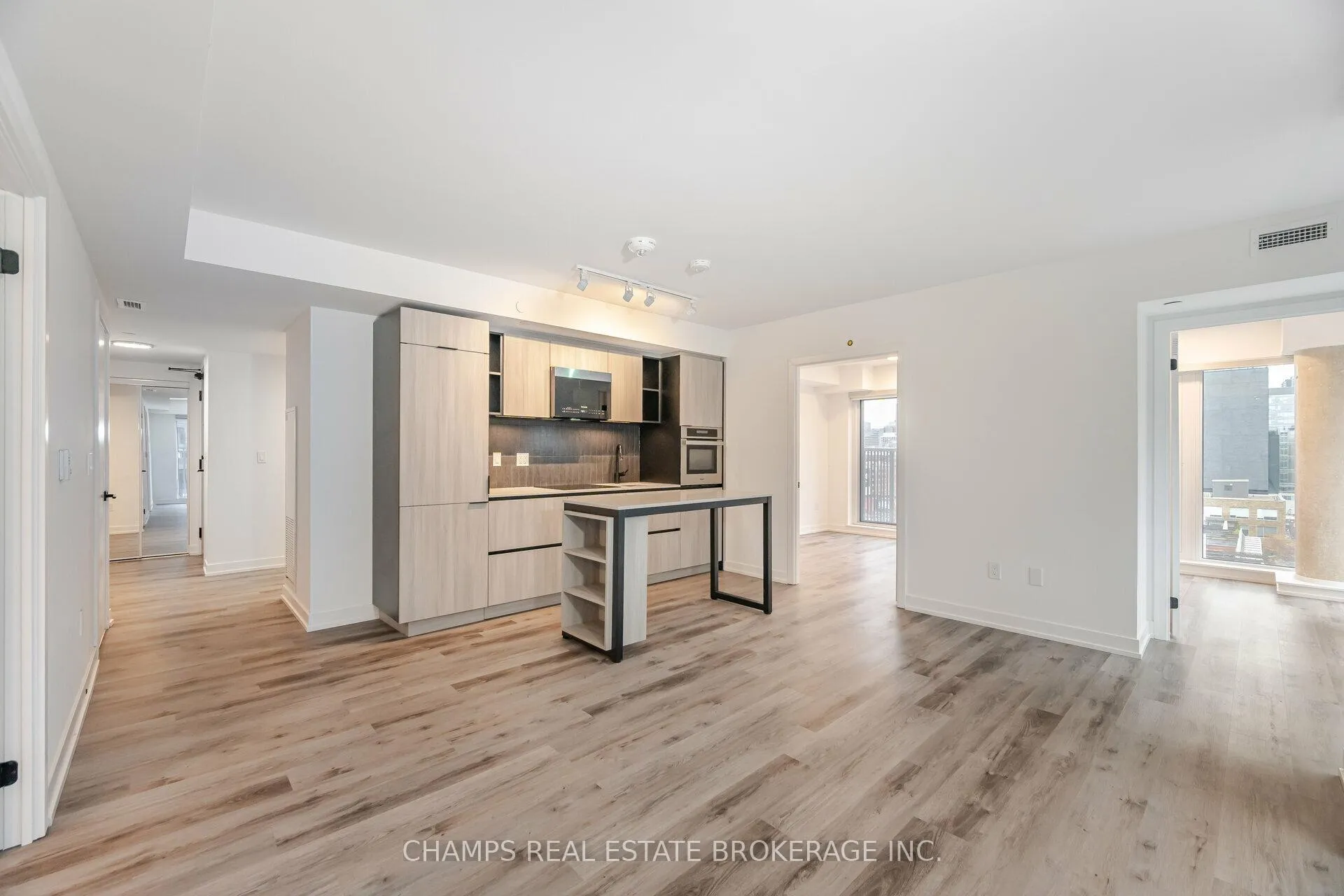 Photo 10 of 2 Augusta Avenue, Toronto, Waterfront Communities — HOMEH