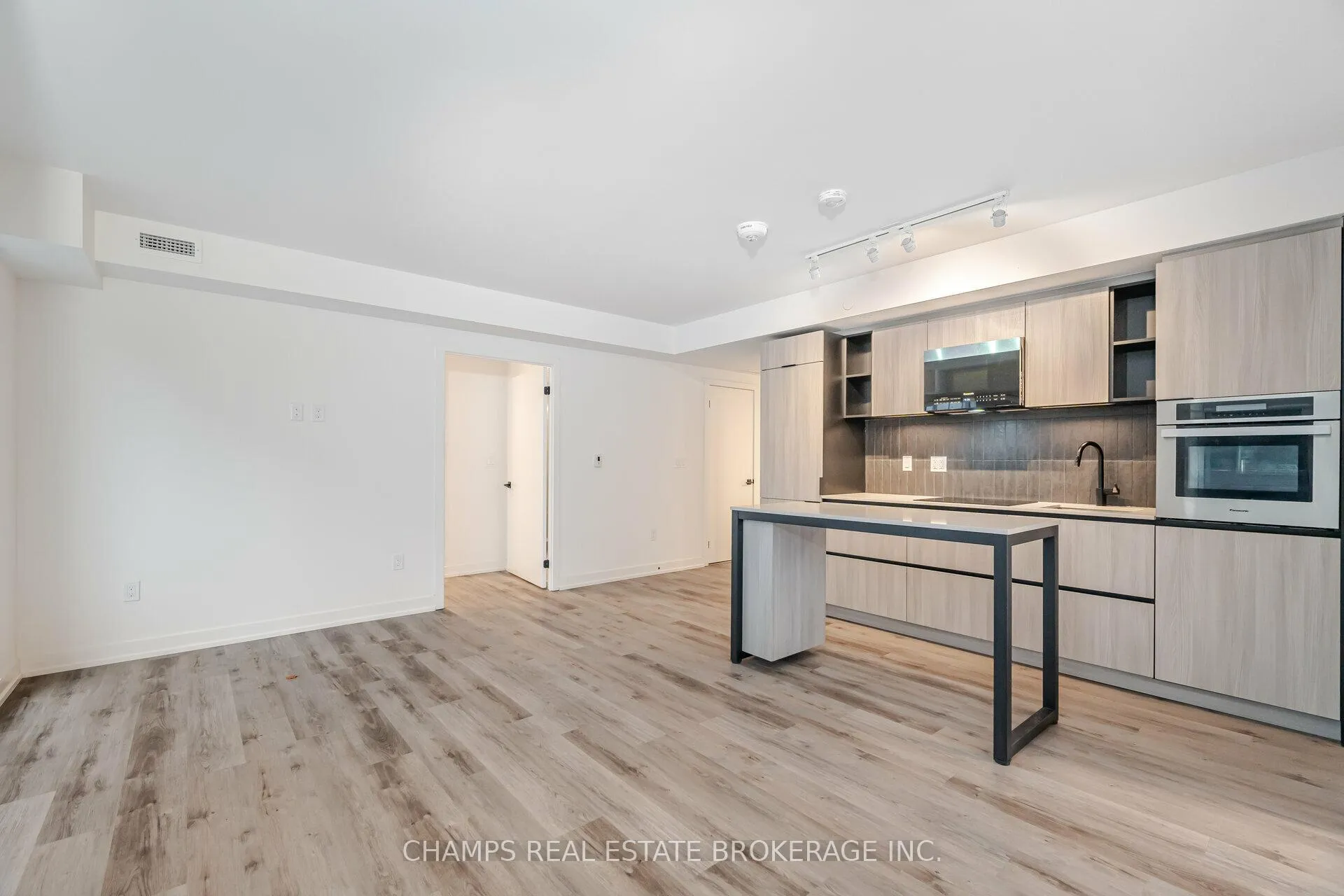 Photo 12 of 2 Augusta Avenue, Toronto, Waterfront Communities — HOMEH