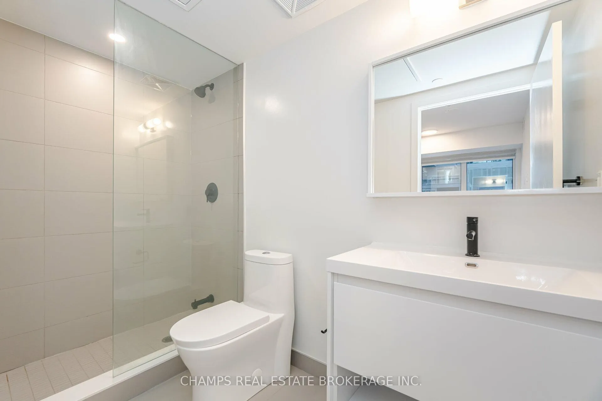 Photo 16 of 2 Augusta Avenue, Toronto, Waterfront Communities — HOMEH