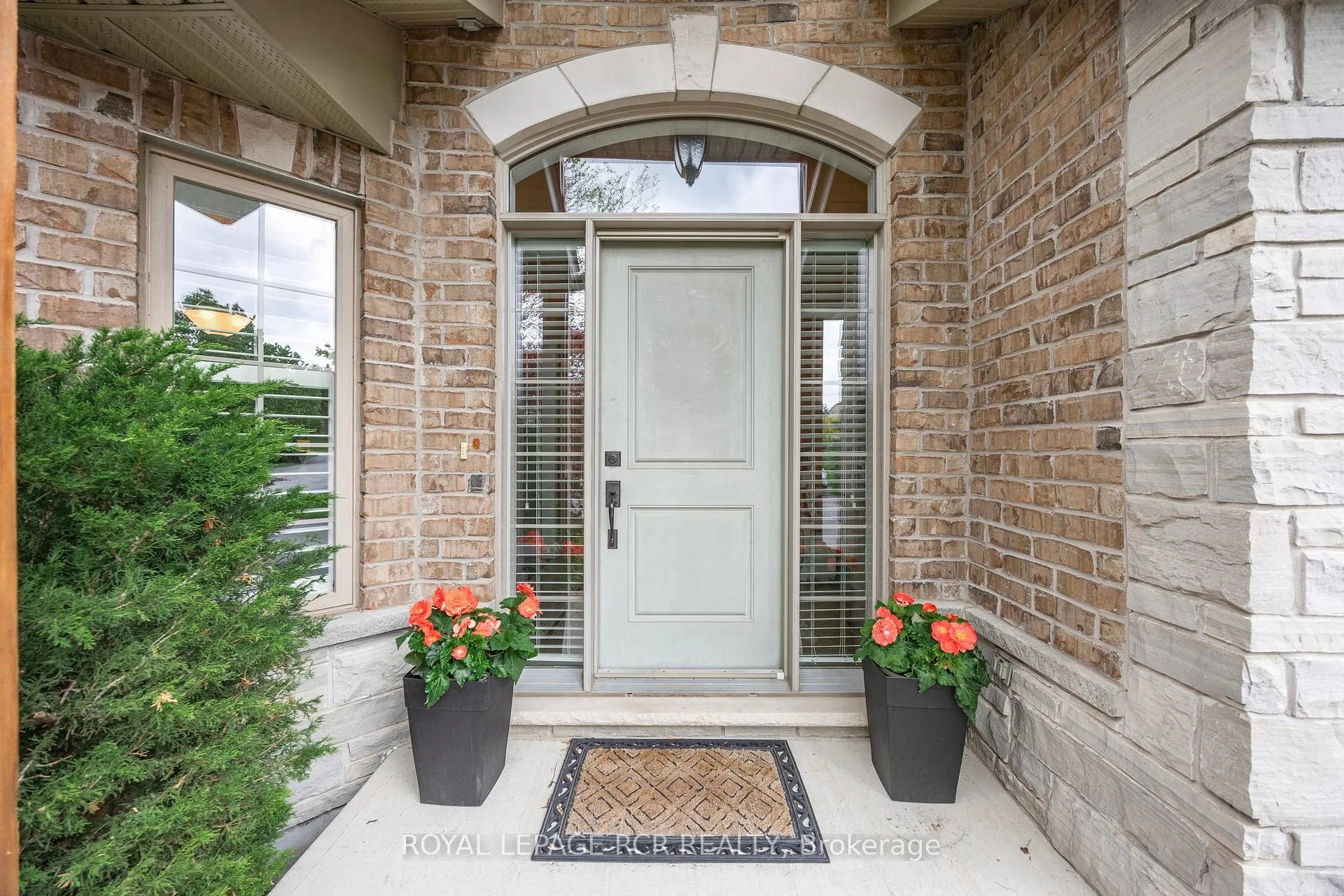 Photo 4 of Unit 4, 1 Reddington Drive, Caledon, Rural Caledon — HOMEH