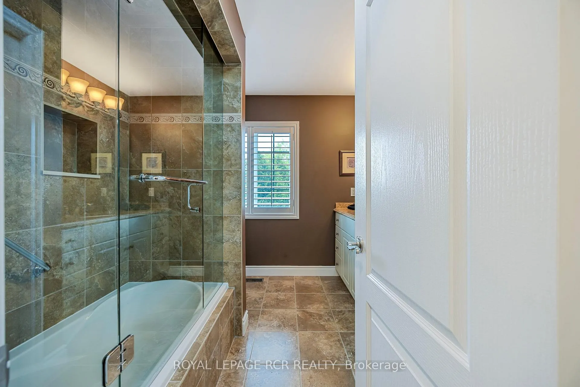 Photo 12 of Unit 4, 1 Reddington Drive, Caledon, Rural Caledon — HOMEH