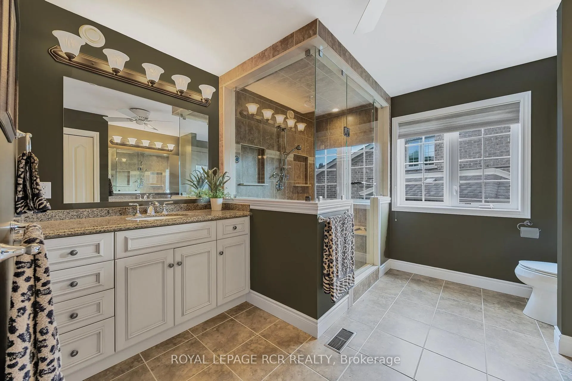 Photo 19 of Unit 4, 1 Reddington Drive, Caledon, Rural Caledon — HOMEH