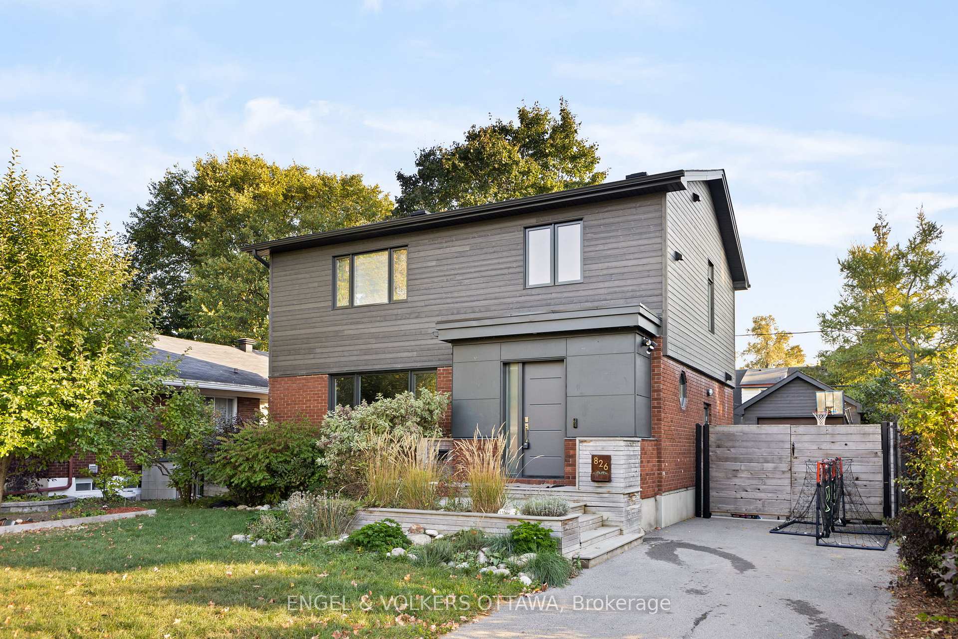Photo 1 of 826 Quinlan Road, Ottawa, Elmvale Acres — HOMEH