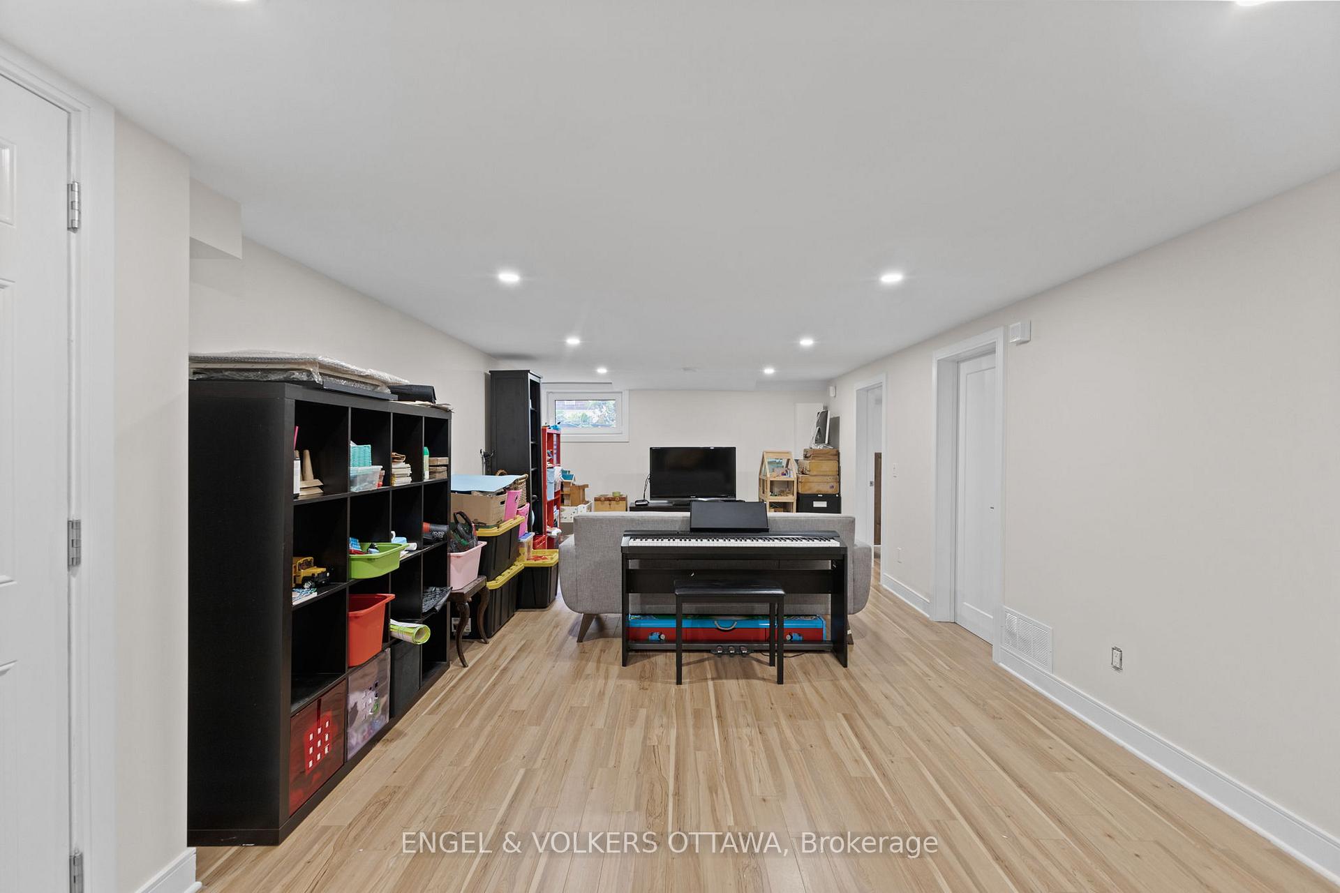 Photo 22 of 826 Quinlan Road, Ottawa, Elmvale Acres — HOMEH
