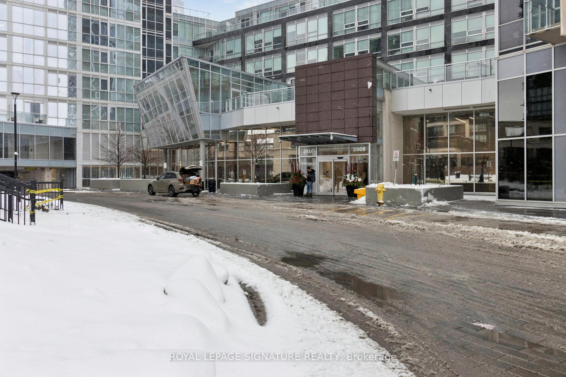 Photo 2 of Unit 525, 2908 Hwy 7, Vaughan, Concord — HOMEH
