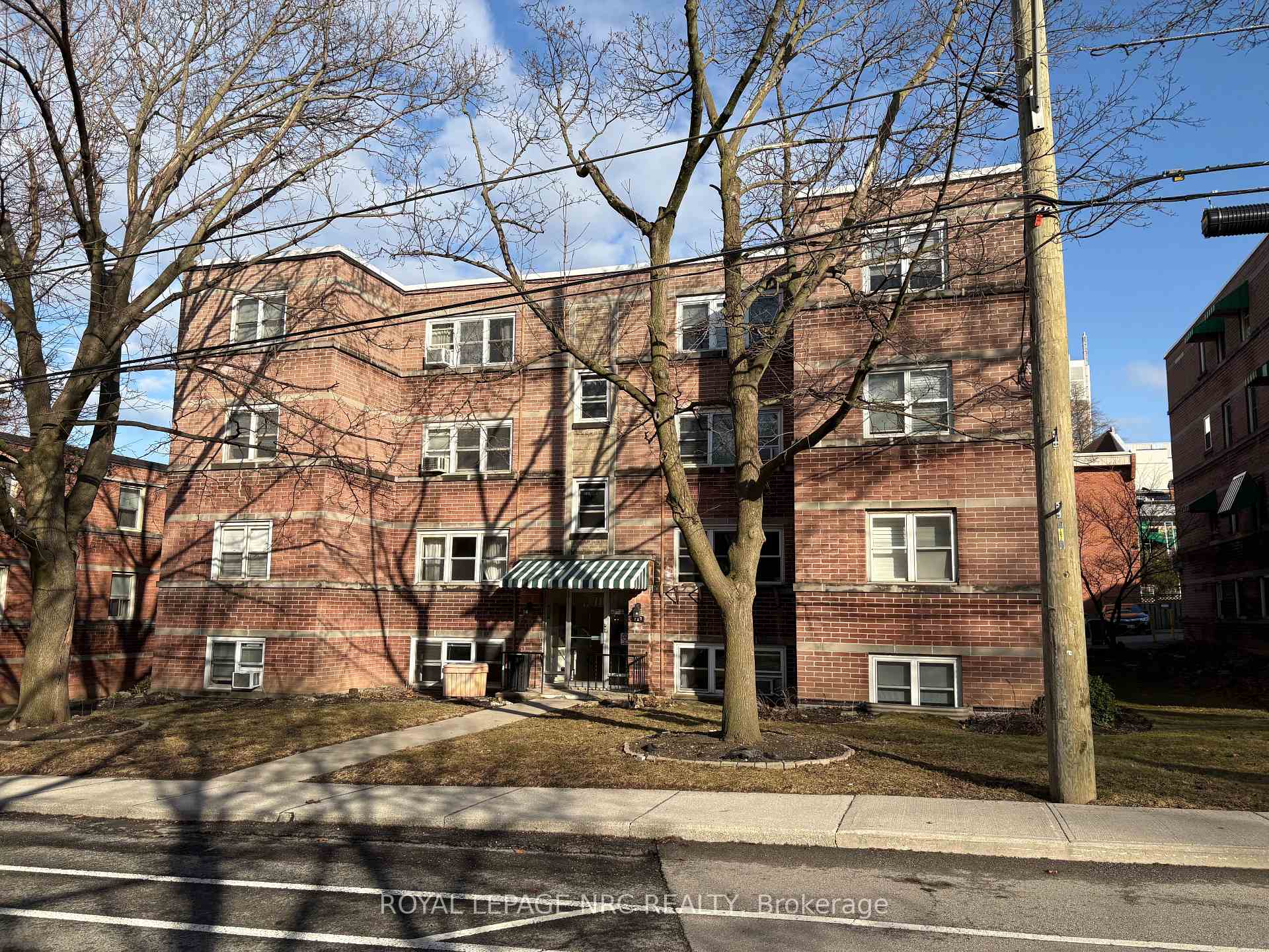 Photo 2 of Unit 2, 227 Macnab Street S, Hamilton, Durand — HOMEH