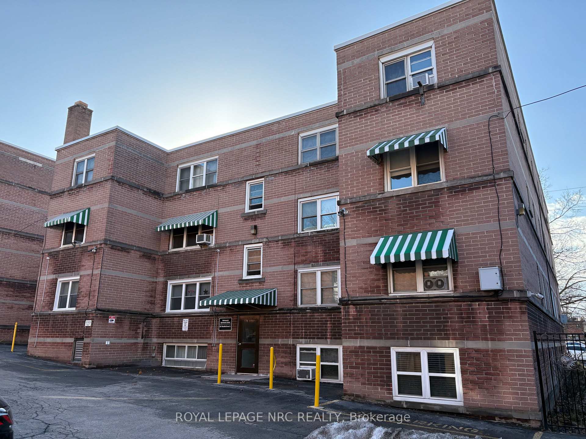 Photo 4 of Unit 2, 227 Macnab Street S, Hamilton, Durand — HOMEH