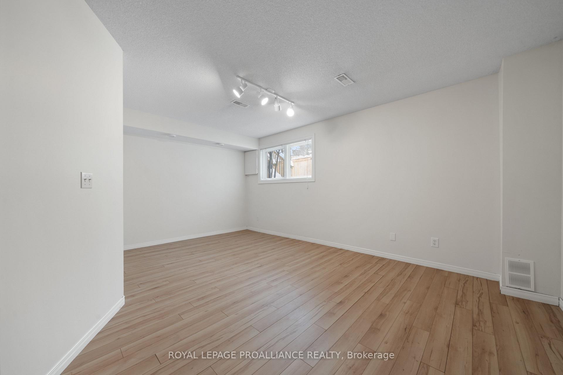 Photo 9 of Unit 5, 9 Progress Avenue, Belleville, Belleville Ward — HOMEH