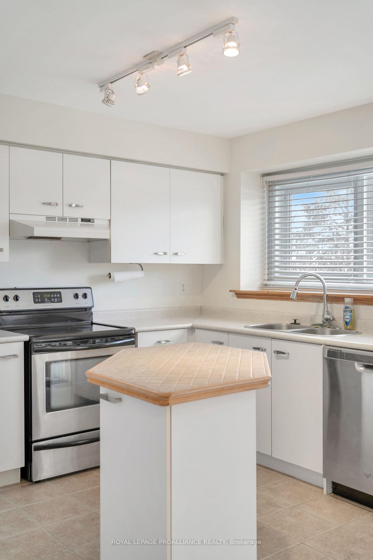 Photo 13 of Unit 5, 9 Progress Avenue, Belleville, Belleville Ward — HOMEH