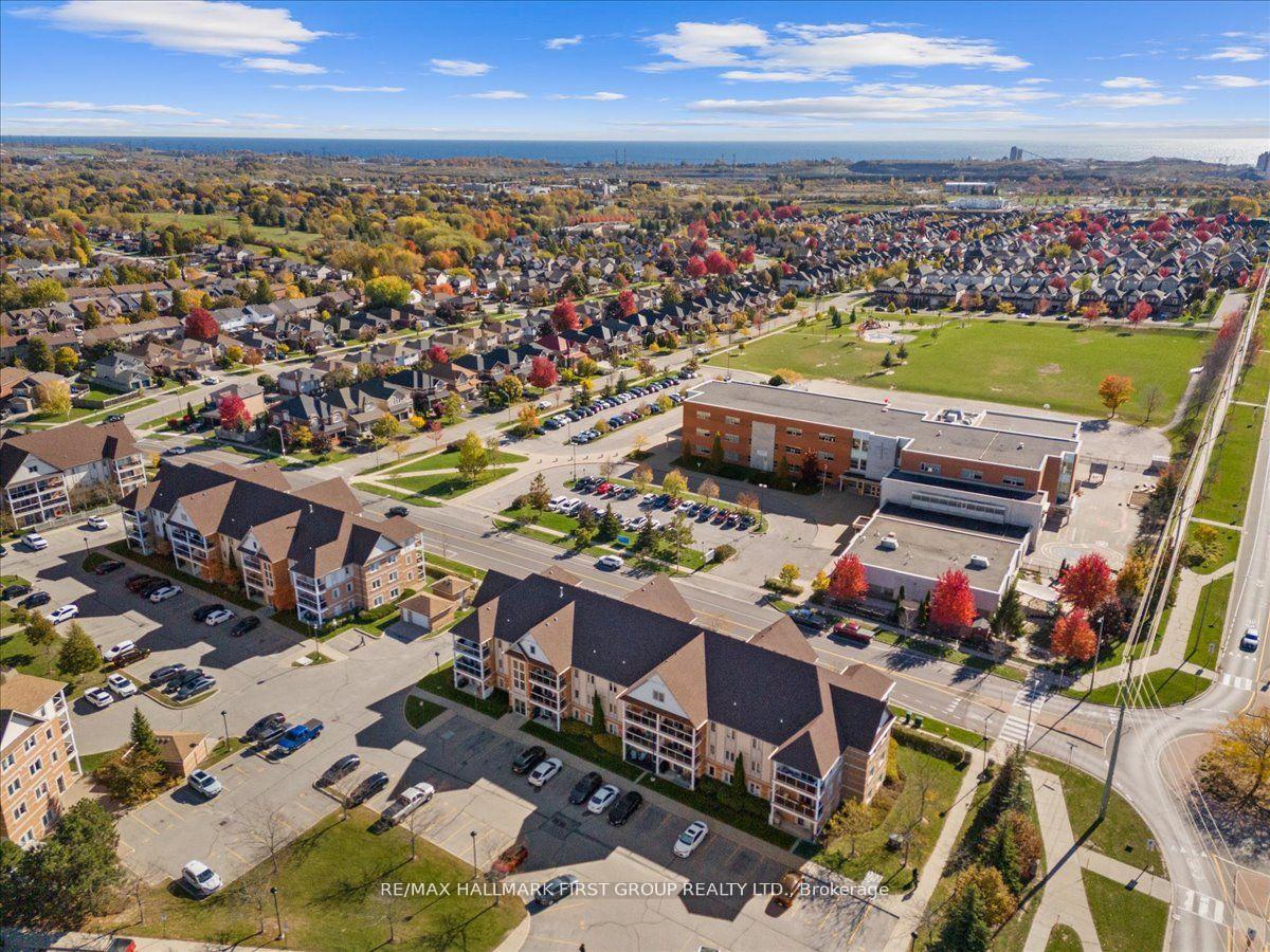 Photo 2 of Unit 204, 132 Aspen Springs Drive, Clarington, Bowmanville — HOMEH