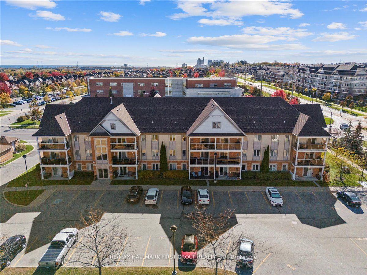 Photo 3 of Unit 204, 132 Aspen Springs Drive, Clarington, Bowmanville — HOMEH