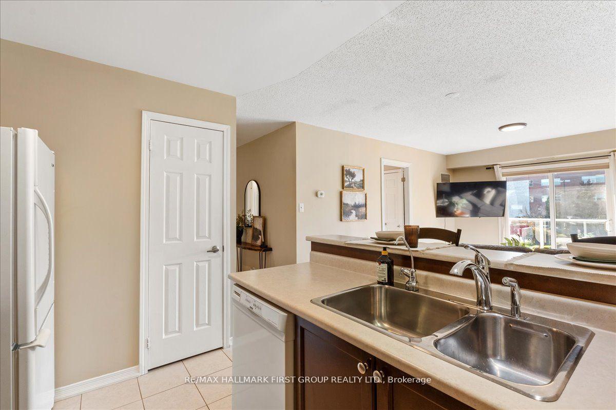 Photo 10 of Unit 204, 132 Aspen Springs Drive, Clarington, Bowmanville — HOMEH