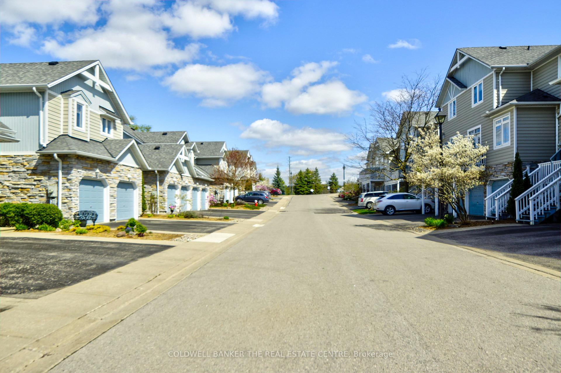 Photo 2 of Unit 8, 991 On Bogart Circle, Newmarket, Gorham-College Manor — HOMEH