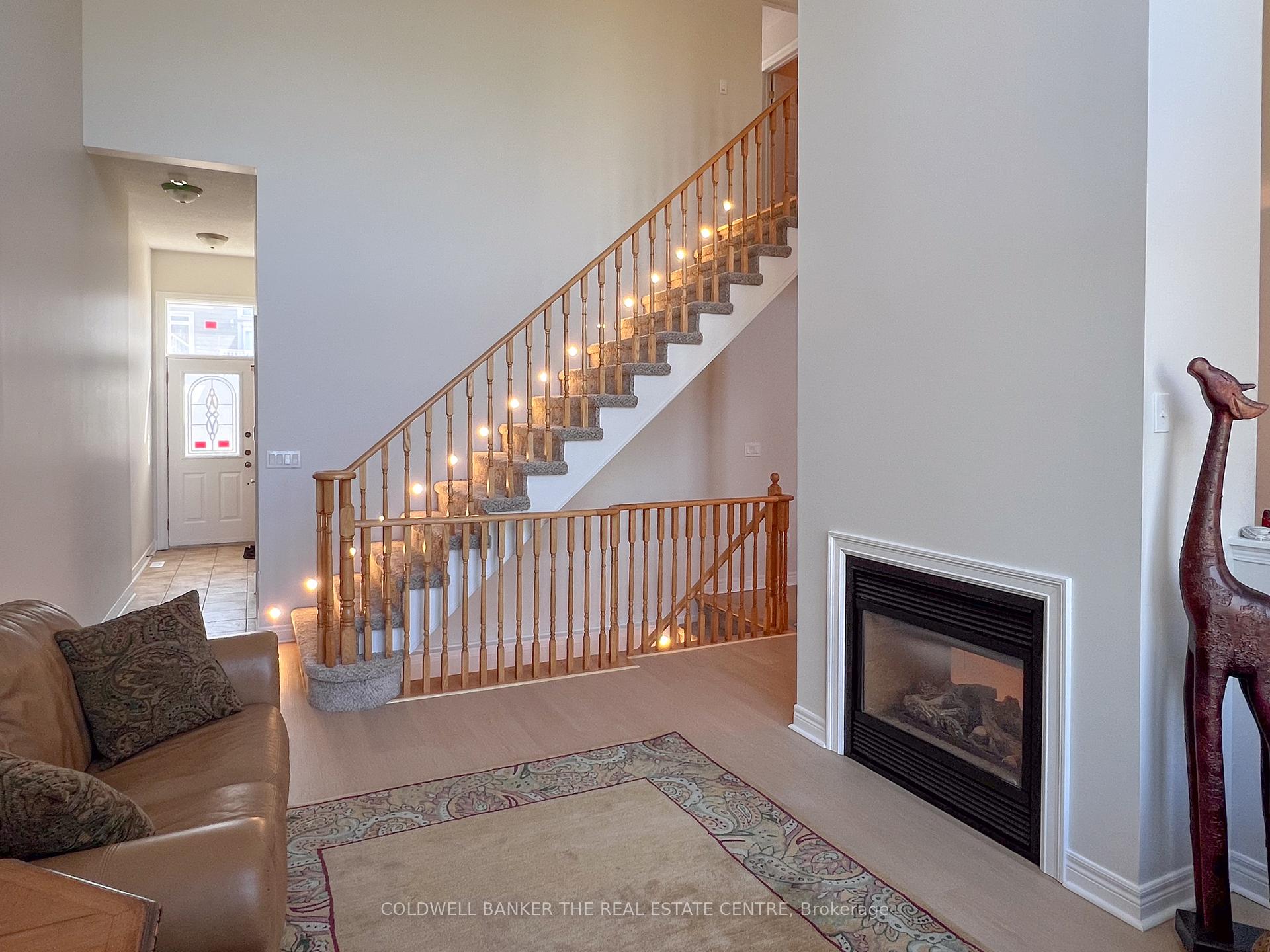 Photo 9 of Unit 8, 991 On Bogart Circle, Newmarket, Gorham-College Manor — HOMEH