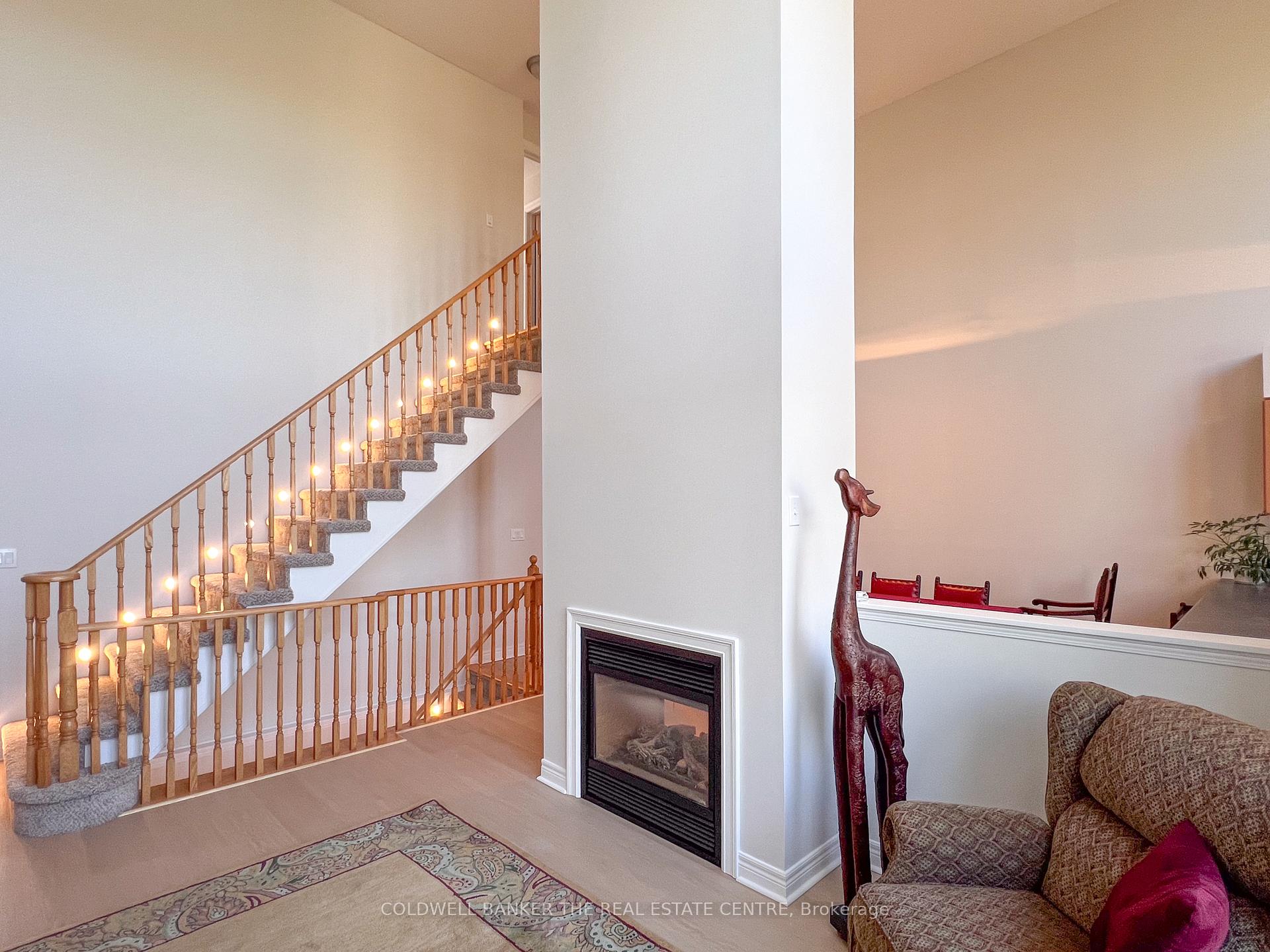 Photo 10 of Unit 8, 991 On Bogart Circle, Newmarket, Gorham-College Manor — HOMEH