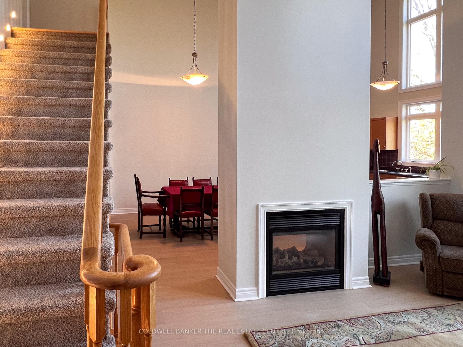 Photo 11 of Unit 8, 991 On Bogart Circle, Newmarket, Gorham-College Manor — HOMEH