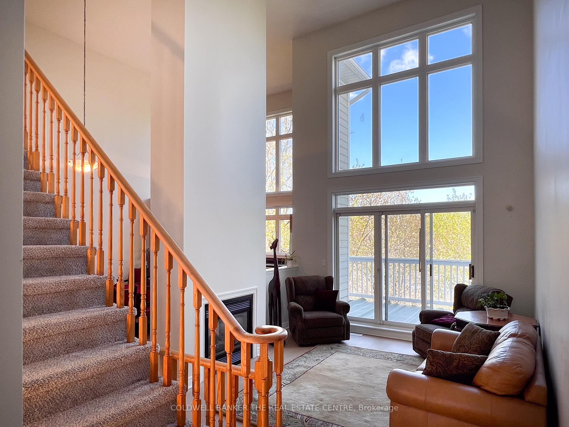Photo 12 of Unit 8, 991 On Bogart Circle, Newmarket, Gorham-College Manor — HOMEH