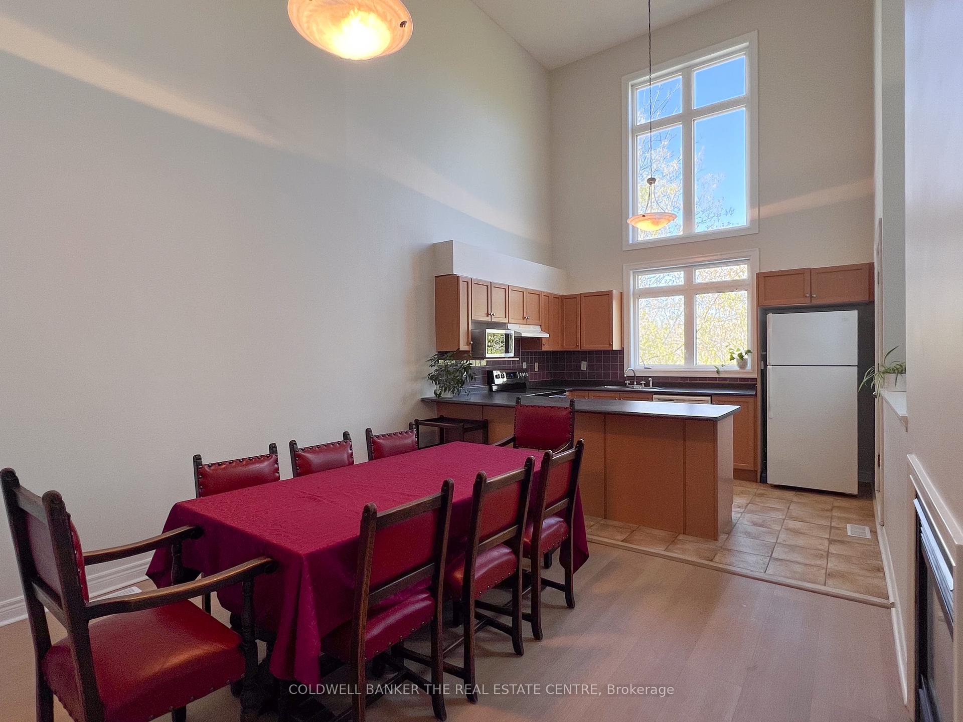 Photo 17 of Unit 8, 991 On Bogart Circle, Newmarket, Gorham-College Manor — HOMEH