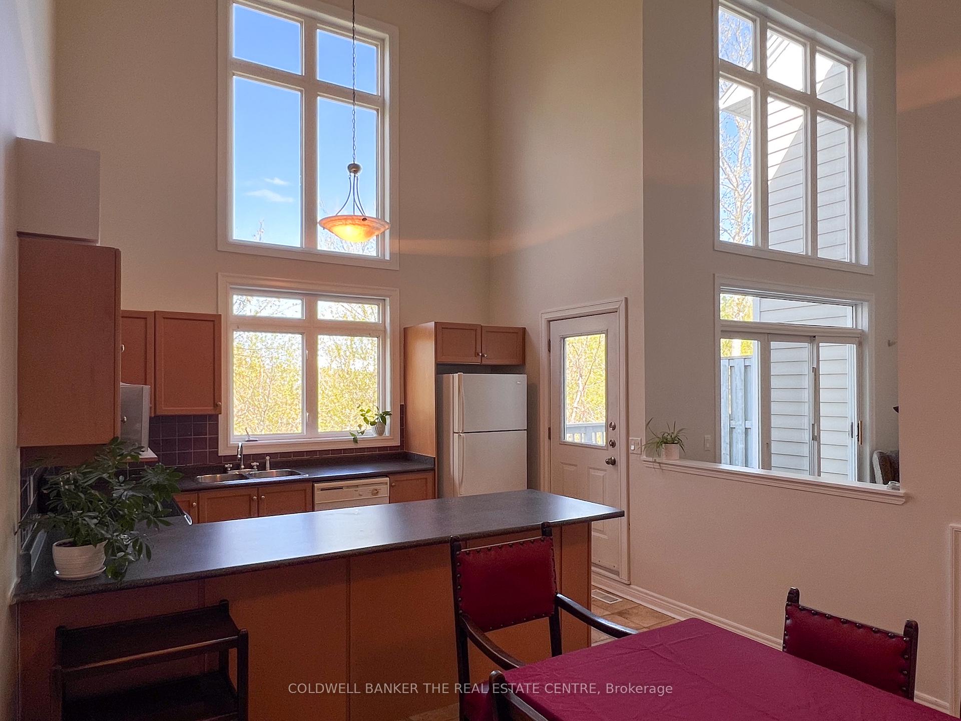 Photo 19 of Unit 8, 991 On Bogart Circle, Newmarket, Gorham-College Manor — HOMEH
