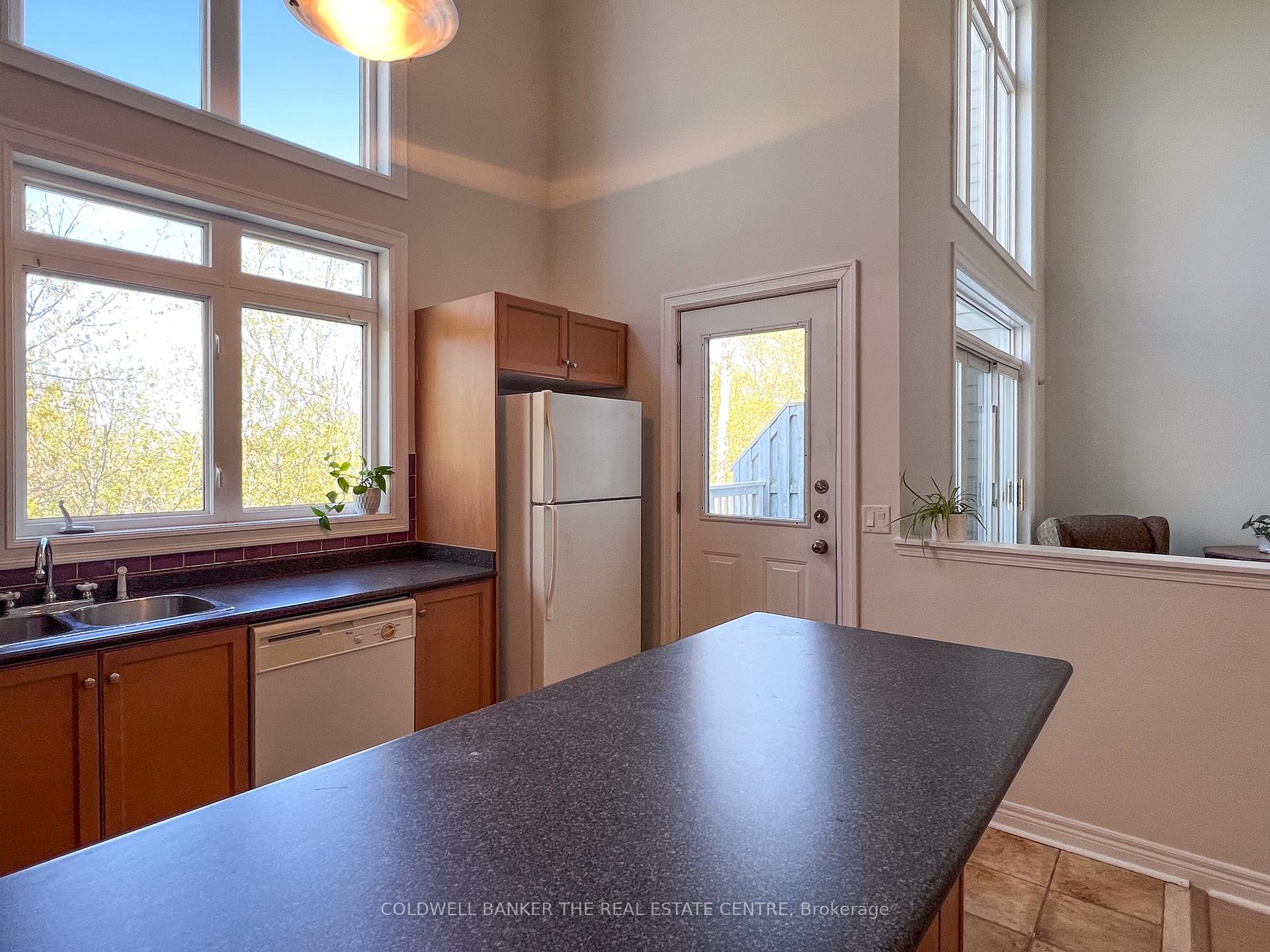 Photo 21 of Unit 8, 991 On Bogart Circle, Newmarket, Gorham-College Manor — HOMEH