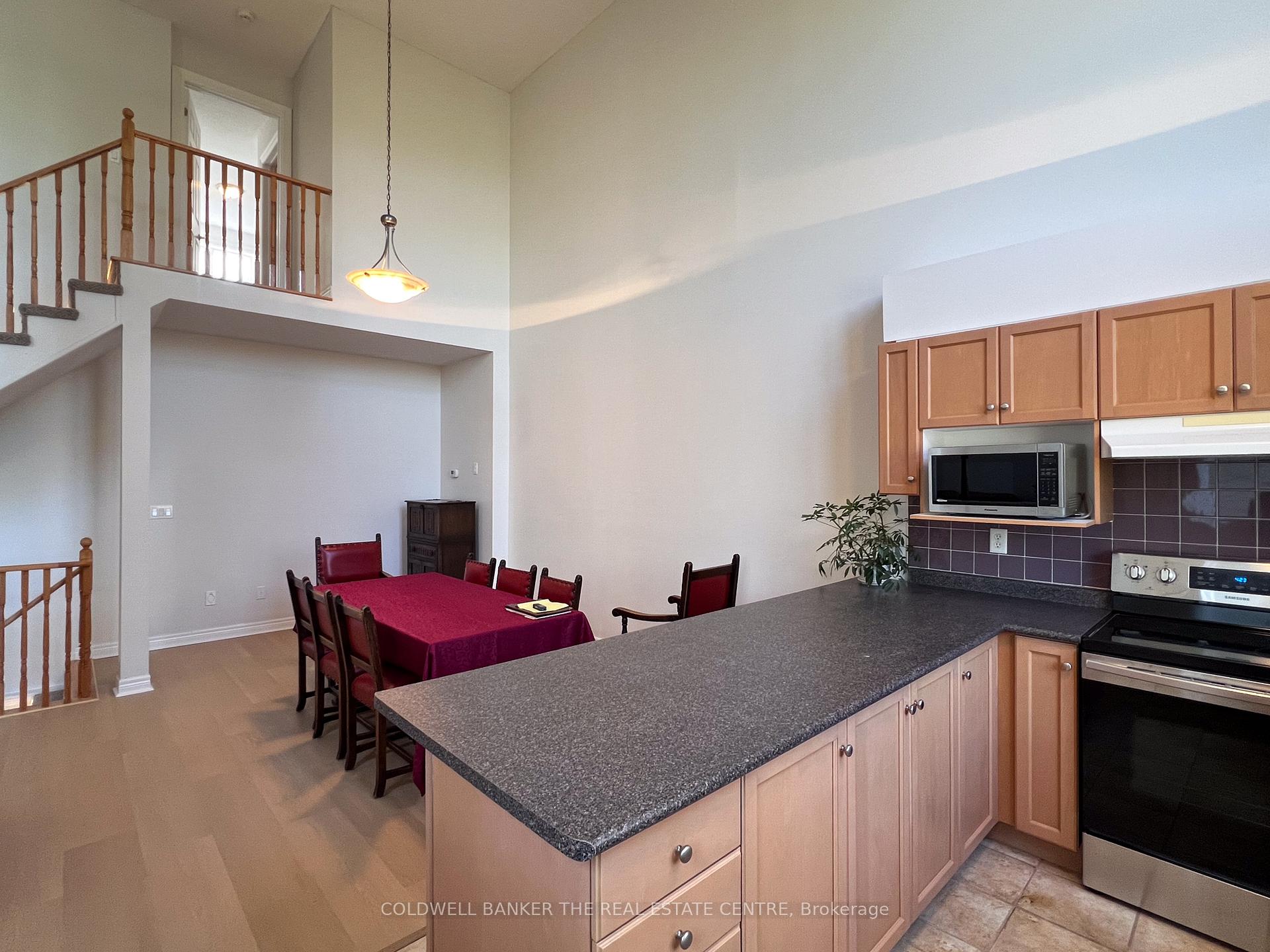 Photo 22 of Unit 8, 991 On Bogart Circle, Newmarket, Gorham-College Manor — HOMEH