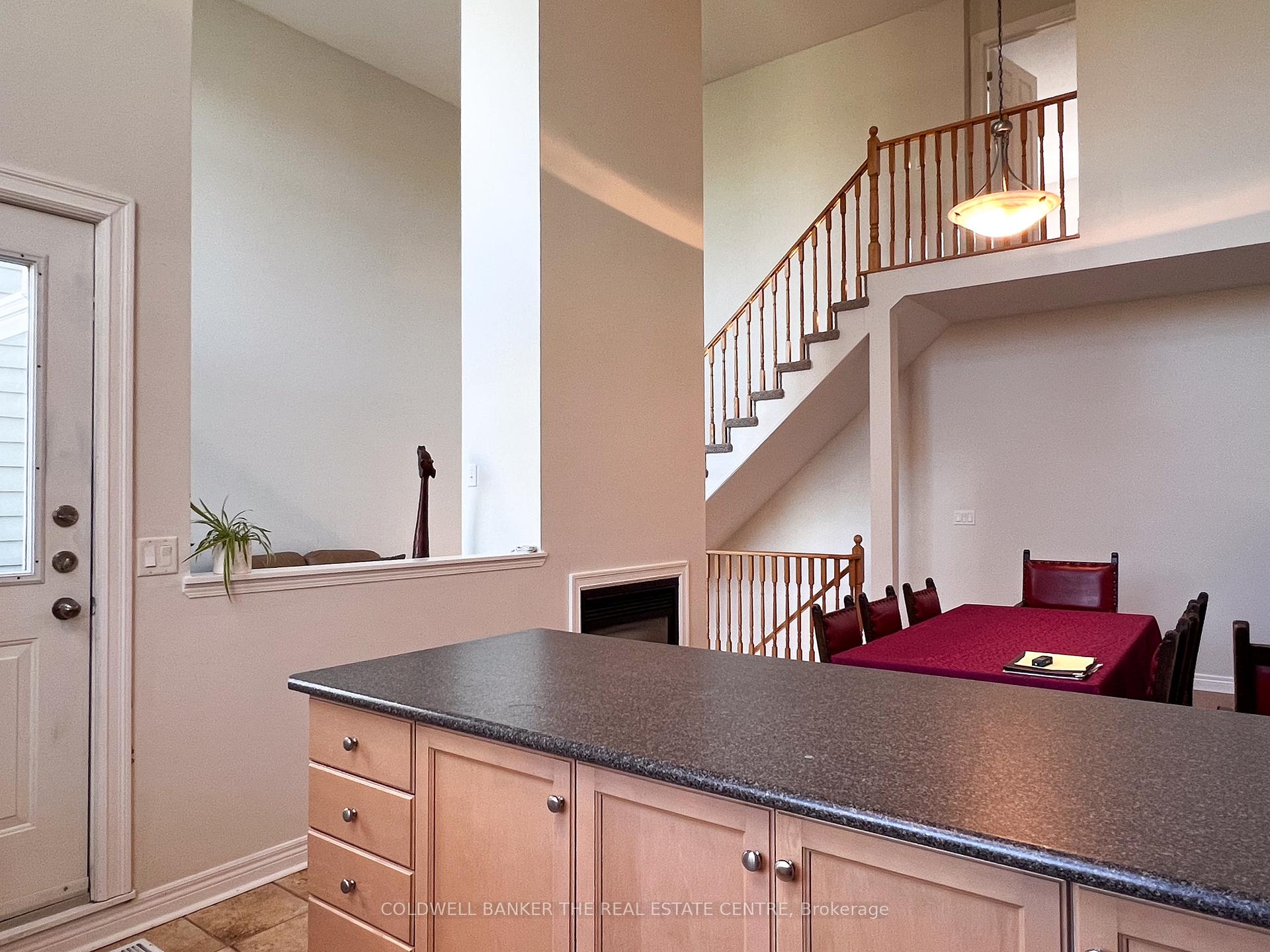 Photo 23 of Unit 8, 991 On Bogart Circle, Newmarket, Gorham-College Manor — HOMEH