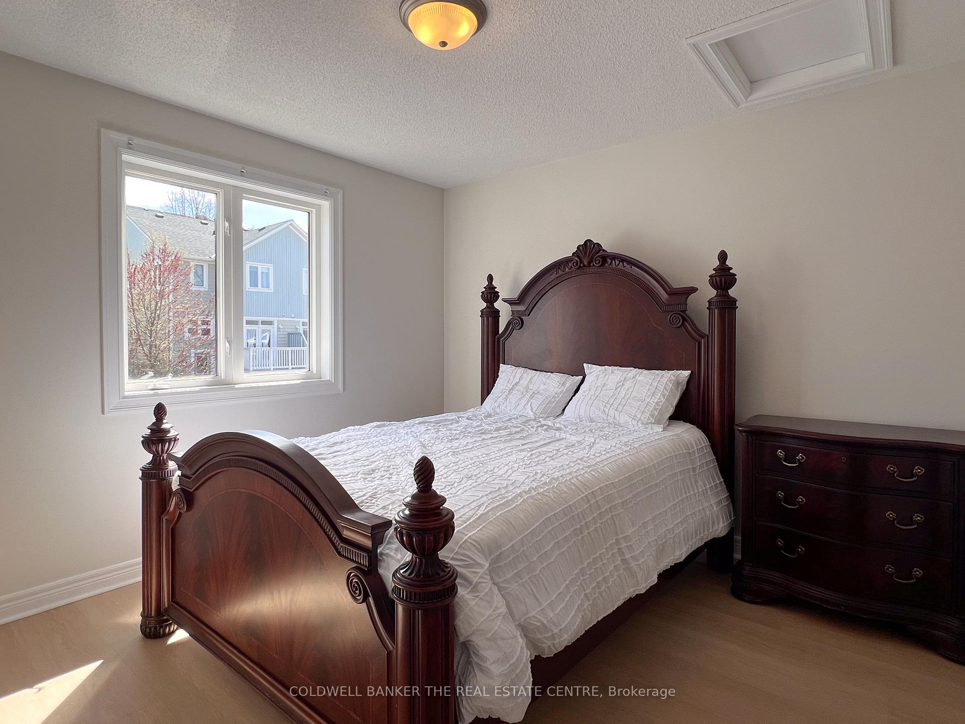 Photo 24 of Unit 8, 991 On Bogart Circle, Newmarket, Gorham-College Manor — HOMEH
