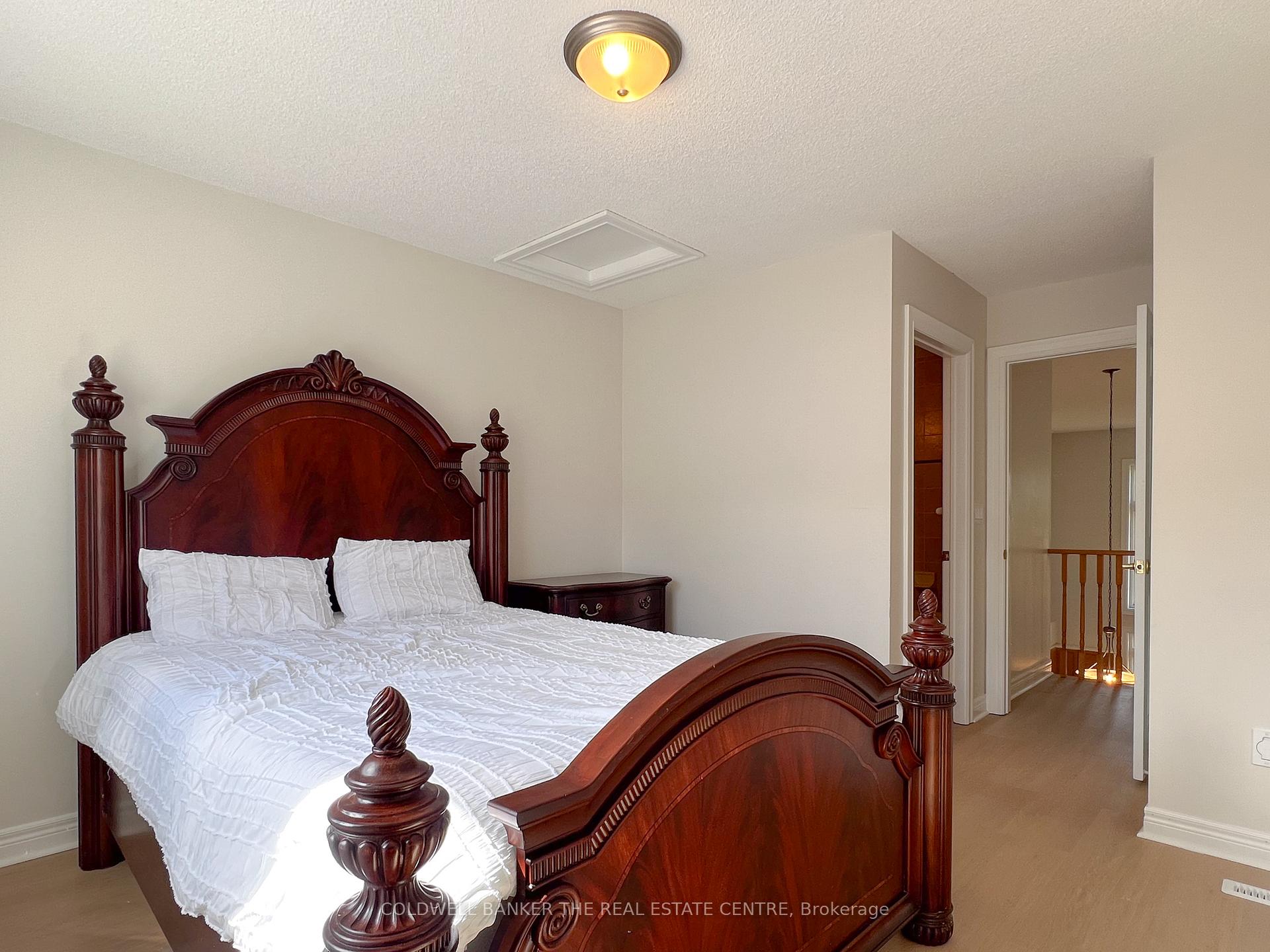 Photo 25 of Unit 8, 991 On Bogart Circle, Newmarket, Gorham-College Manor — HOMEH