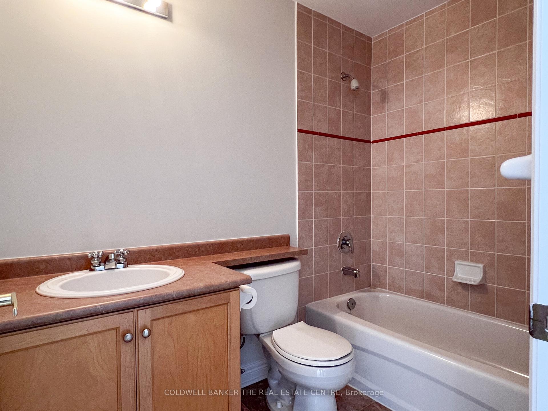 Photo 26 of Unit 8, 991 On Bogart Circle, Newmarket, Gorham-College Manor — HOMEH