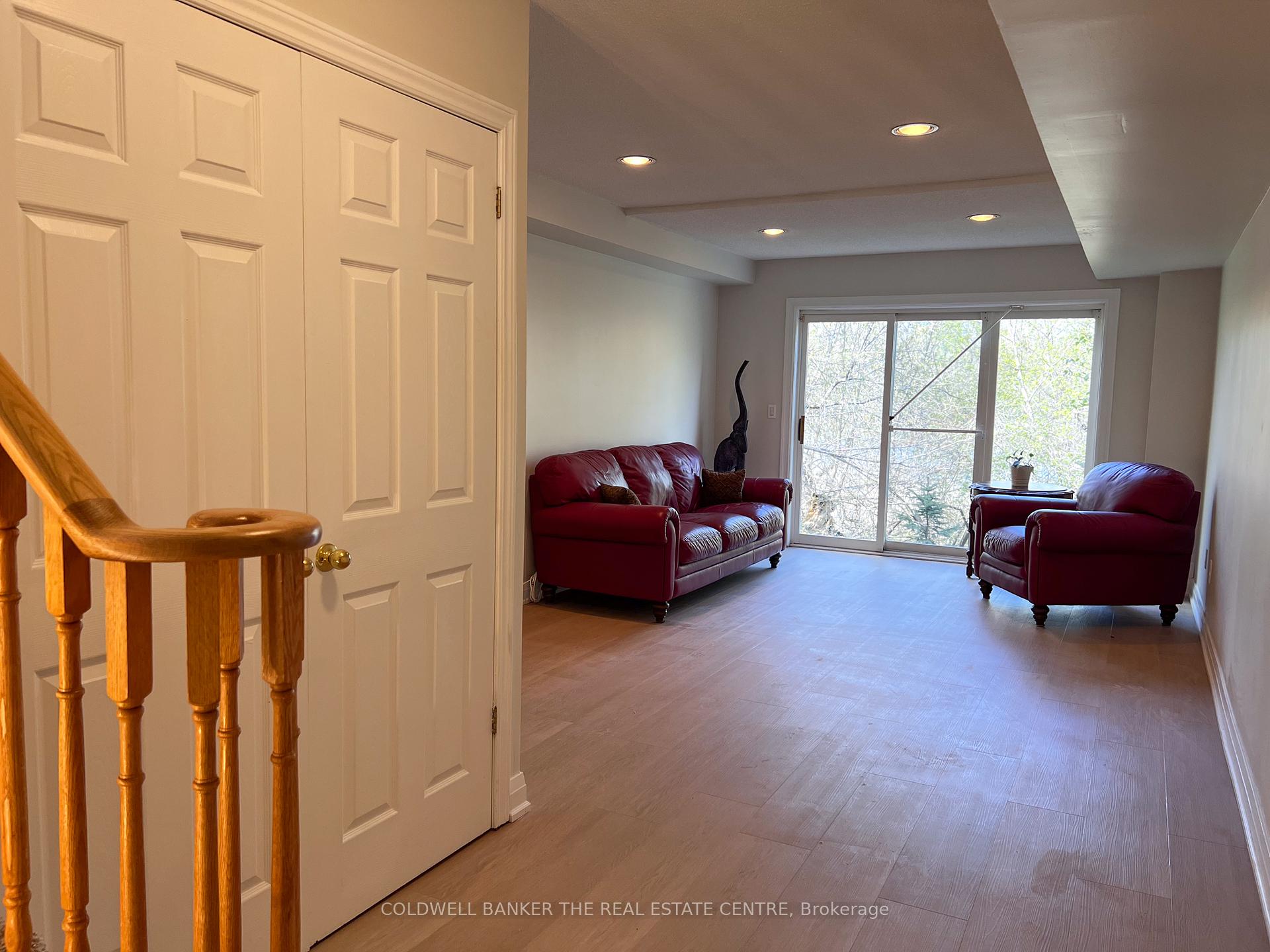 Photo 28 of Unit 8, 991 On Bogart Circle, Newmarket, Gorham-College Manor — HOMEH